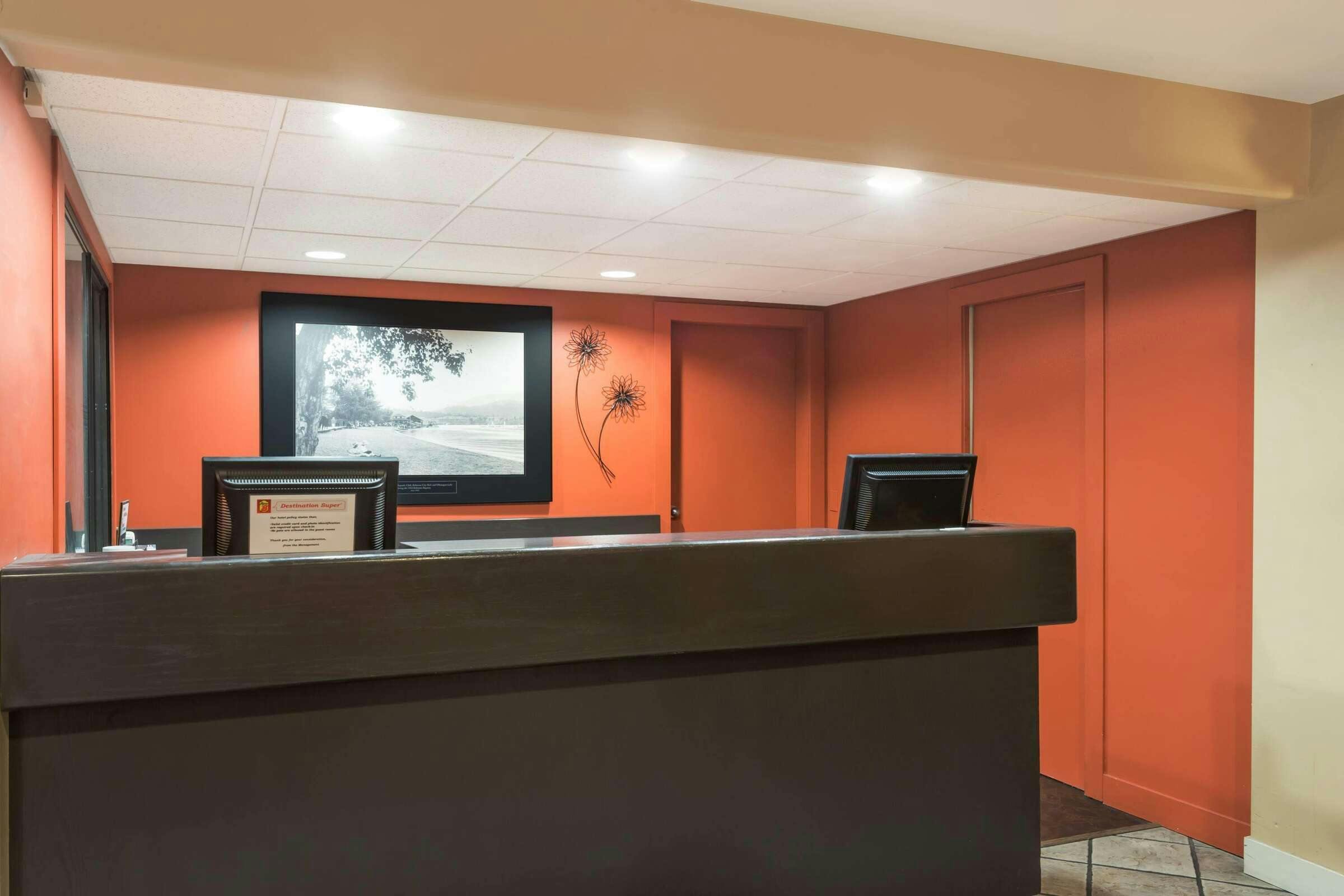 Hotel Super 8 Kelowna BC photo 1