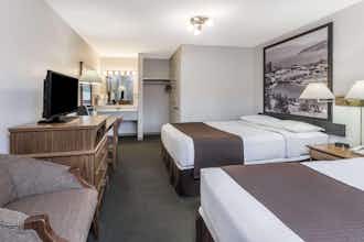 Hotel Super 8 Kelowna BC photo 2