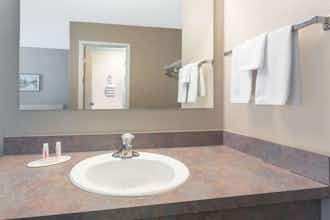 Hotel Super 8 Golden photo 4