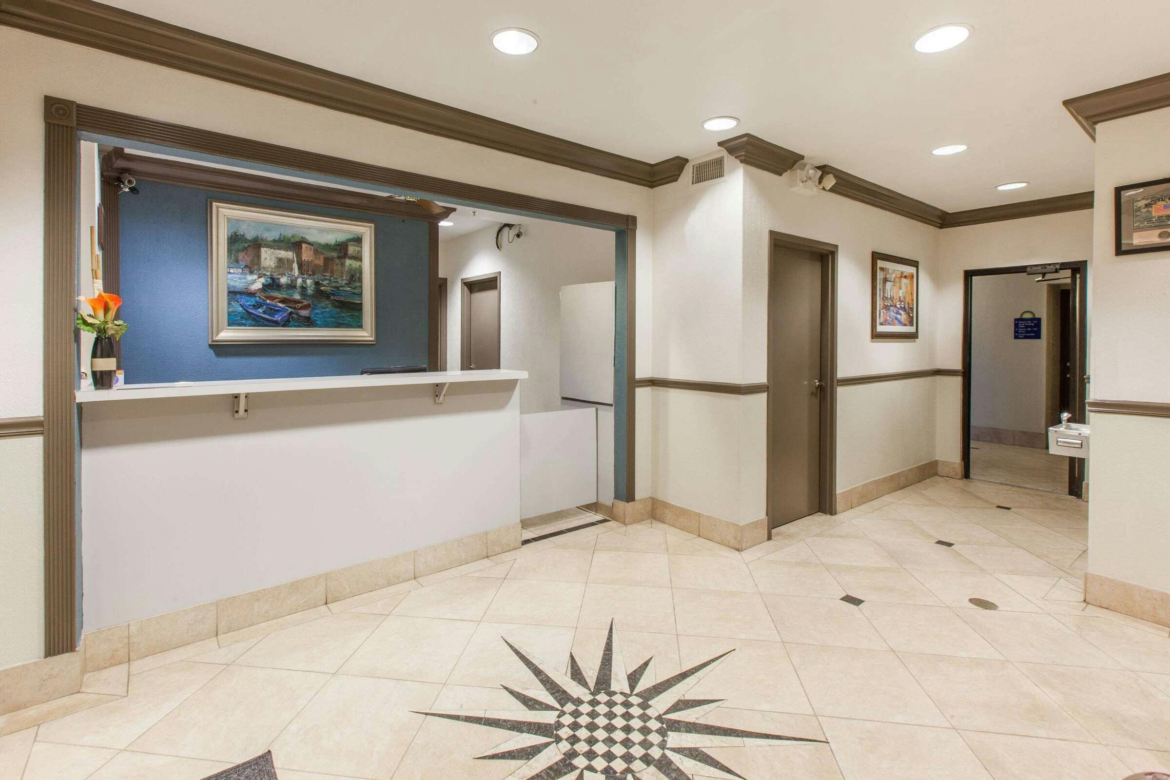 Hotel DI NASA Space Center Houston photo 2