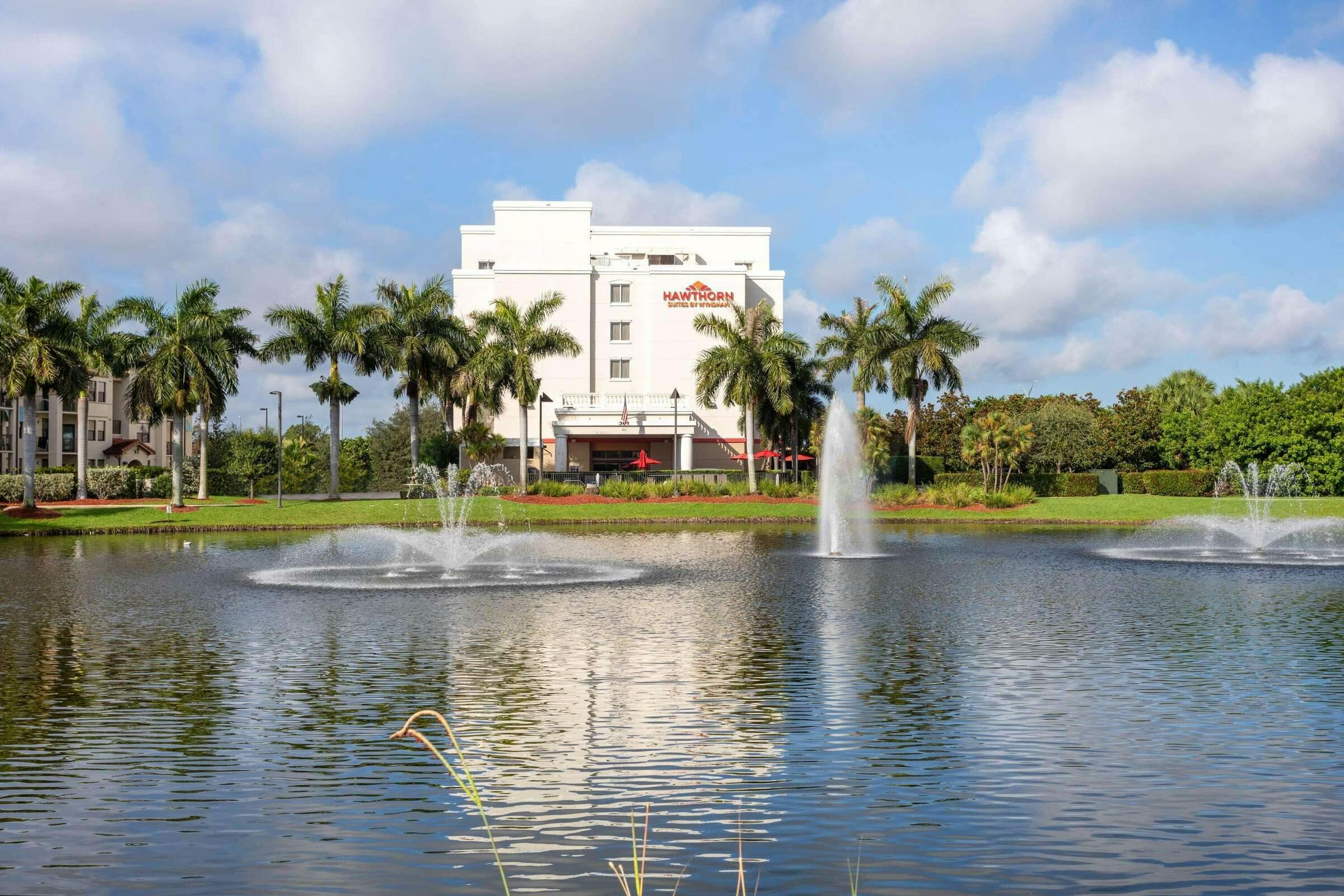 Hawthorn Palm Beach Airport