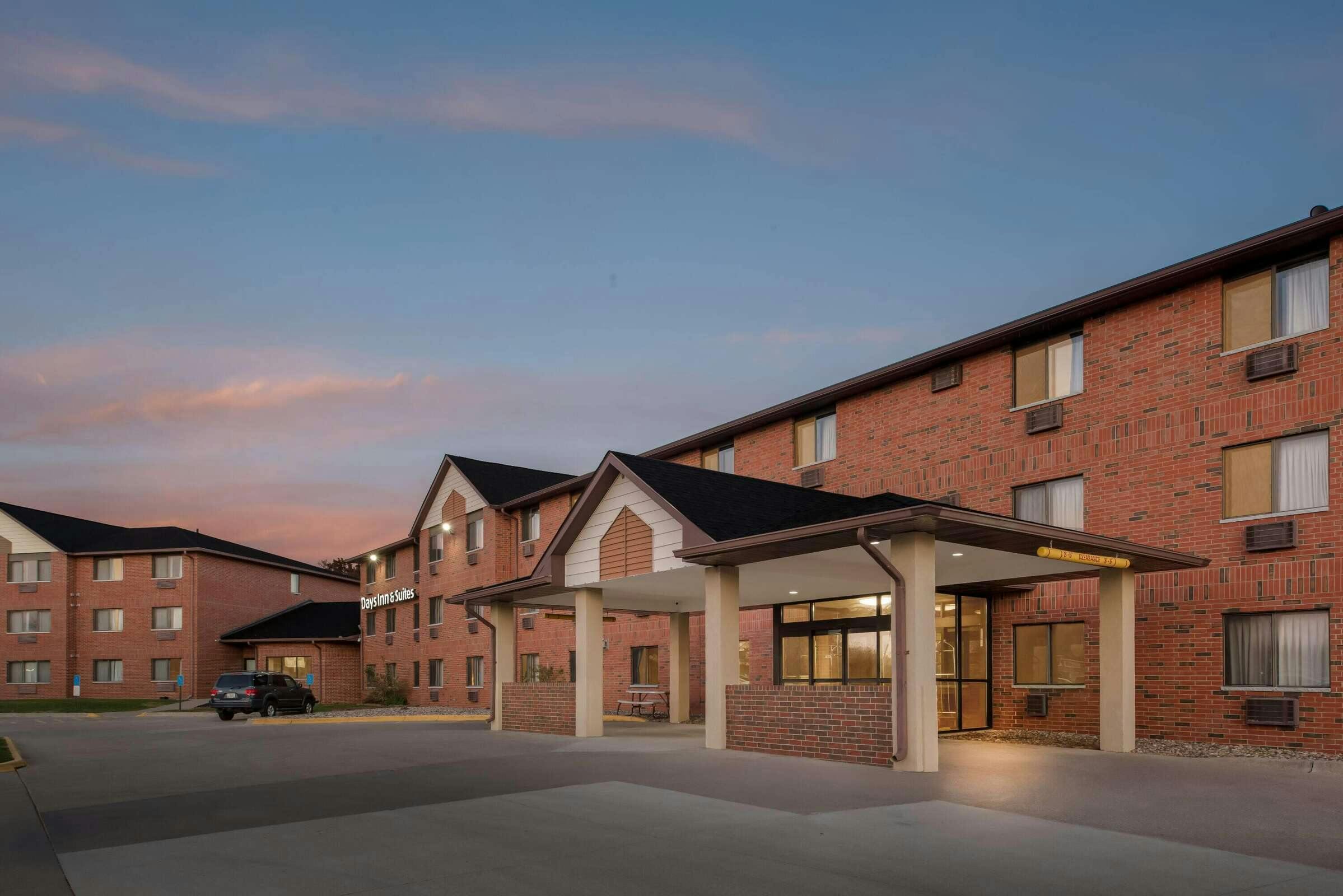 Hotel Days Inn and Suites Des Moines photo 3