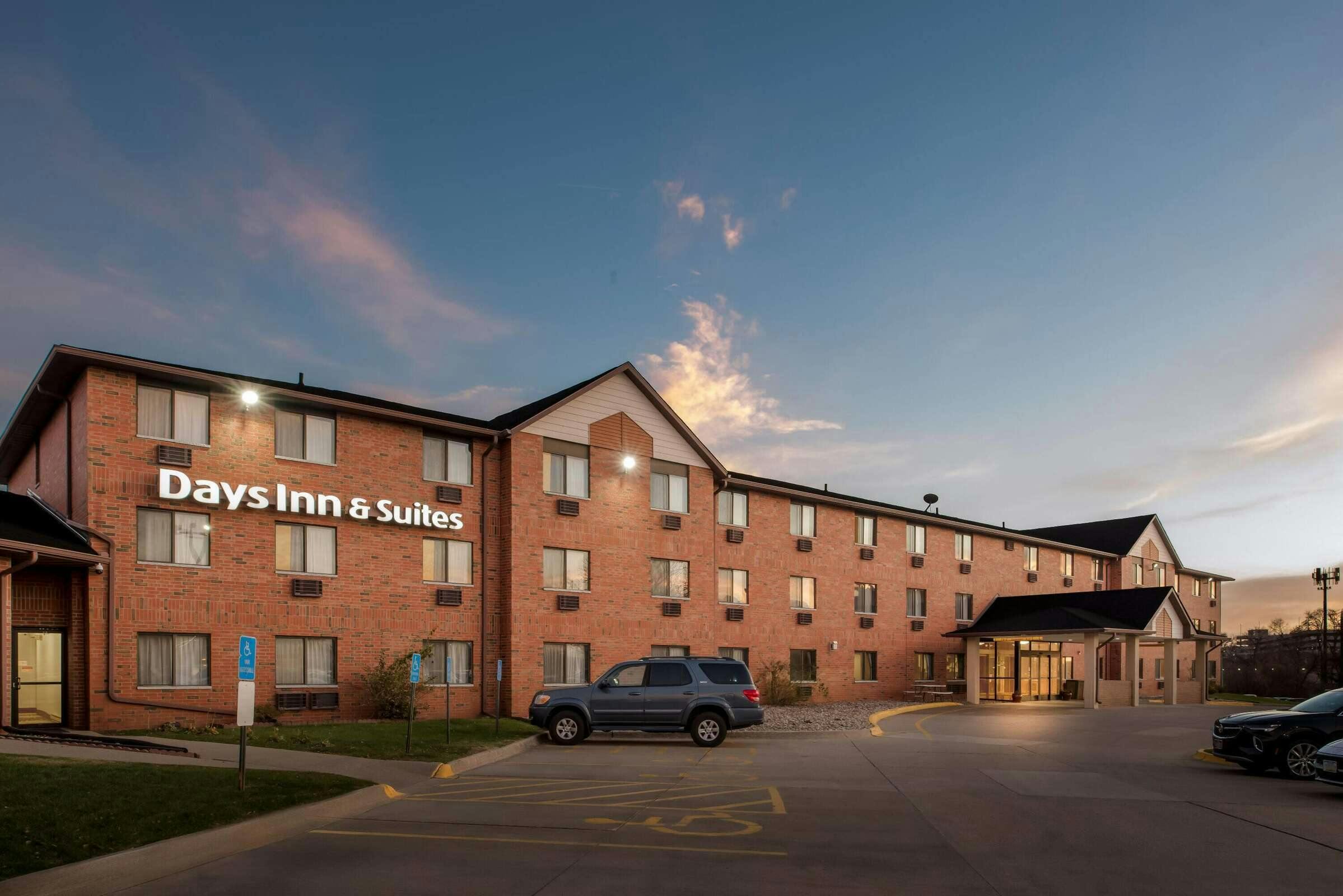 Hotel Days Inn and Suites Des Moines photo 4