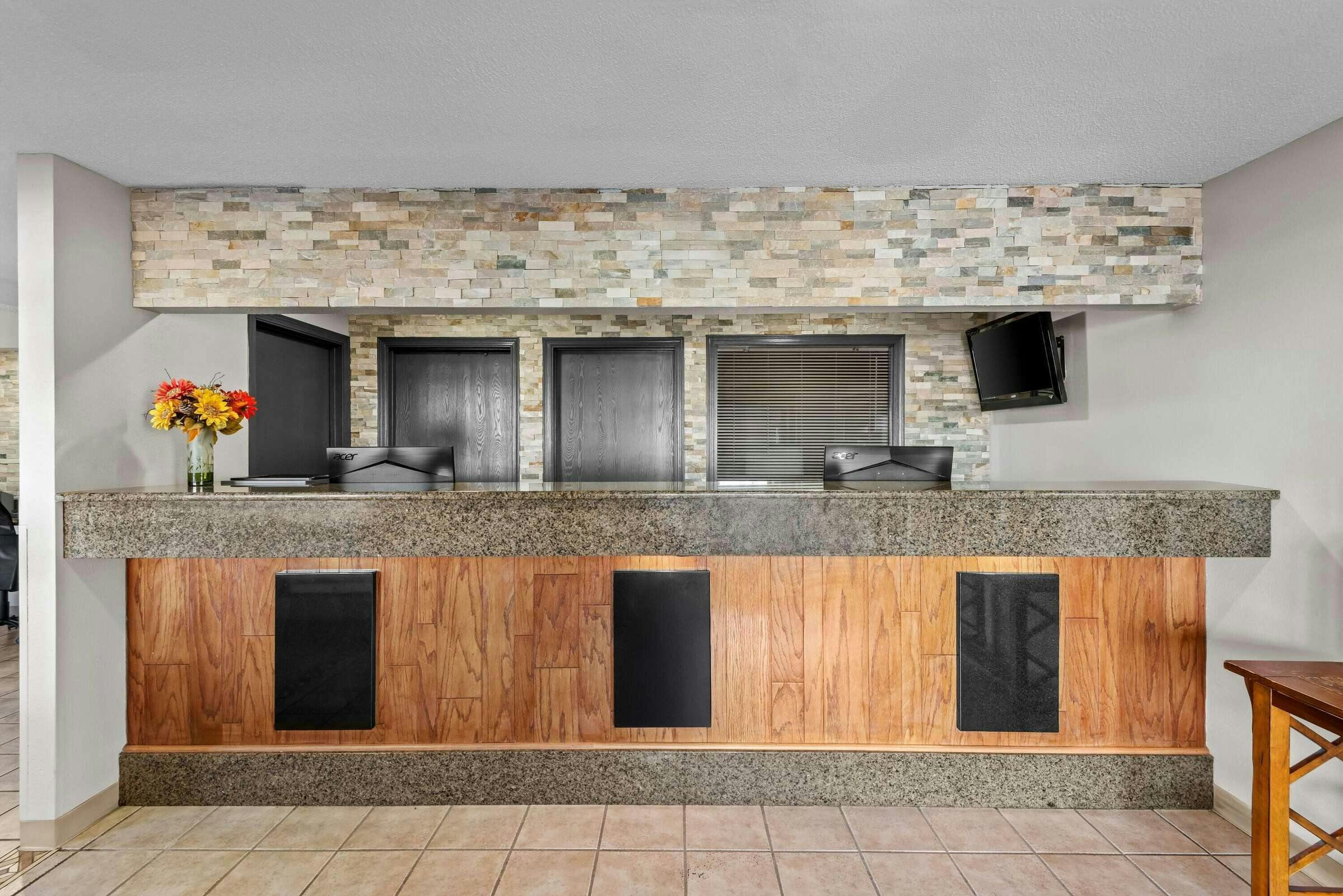 Hotel Days Inn and Suites Des Moines photo 5