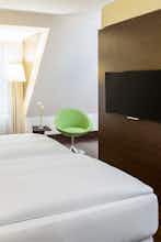 Hotel NH Collection Dresden Altmarkt photo 4