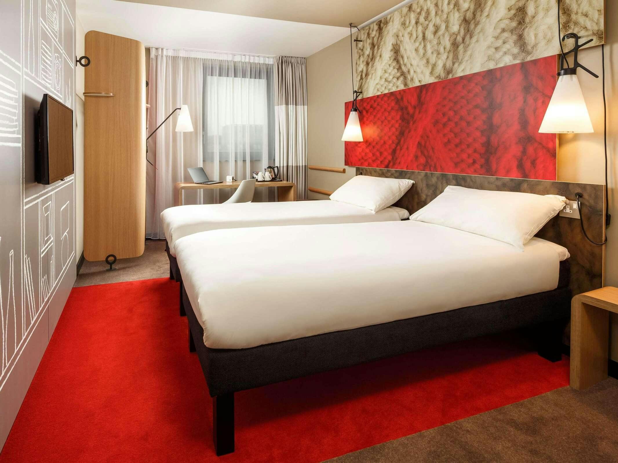 Hotel Ibis Cambridge Central Station photo 1