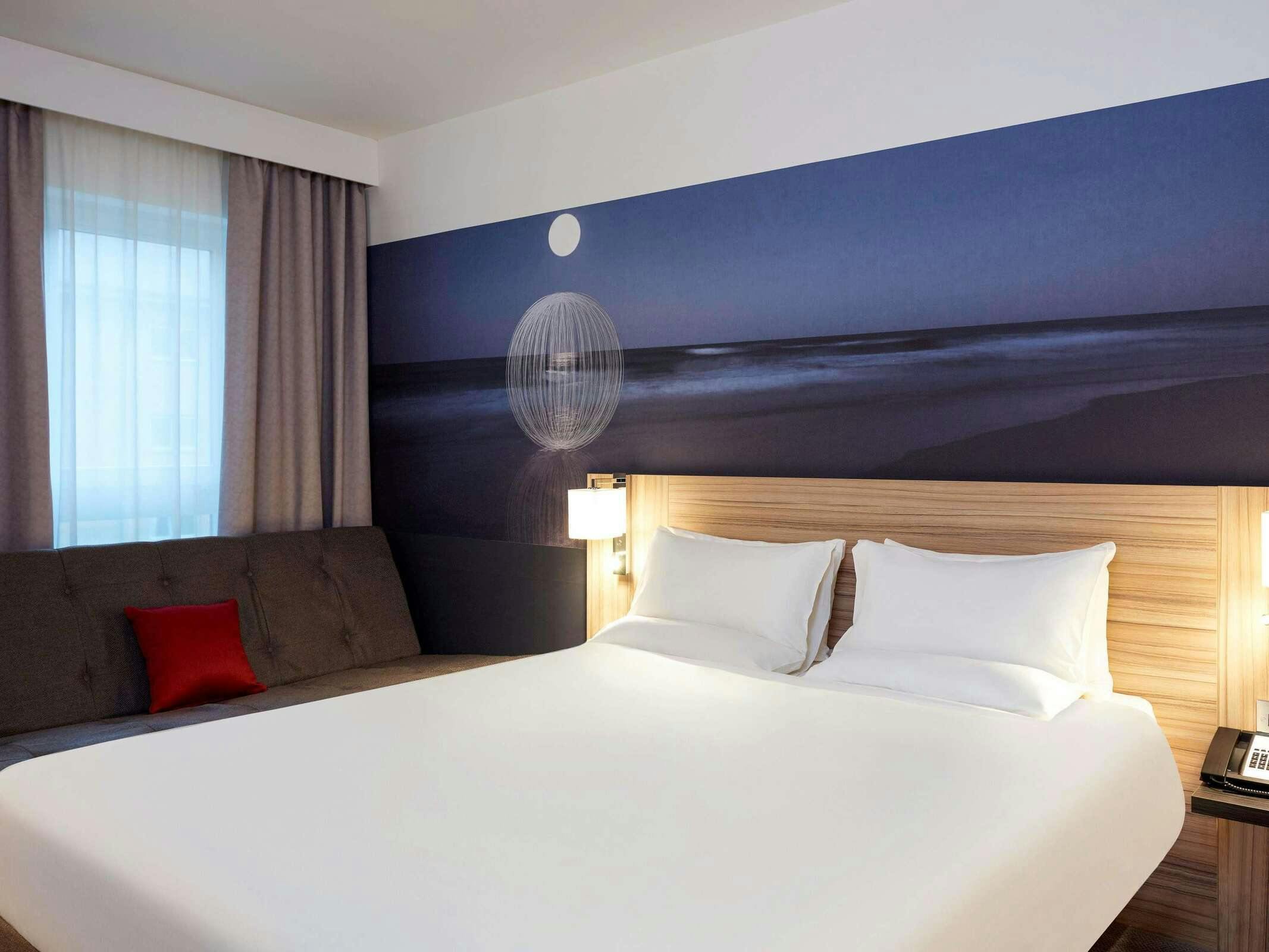 Hotel Novotel London Stansted Airport photo 2