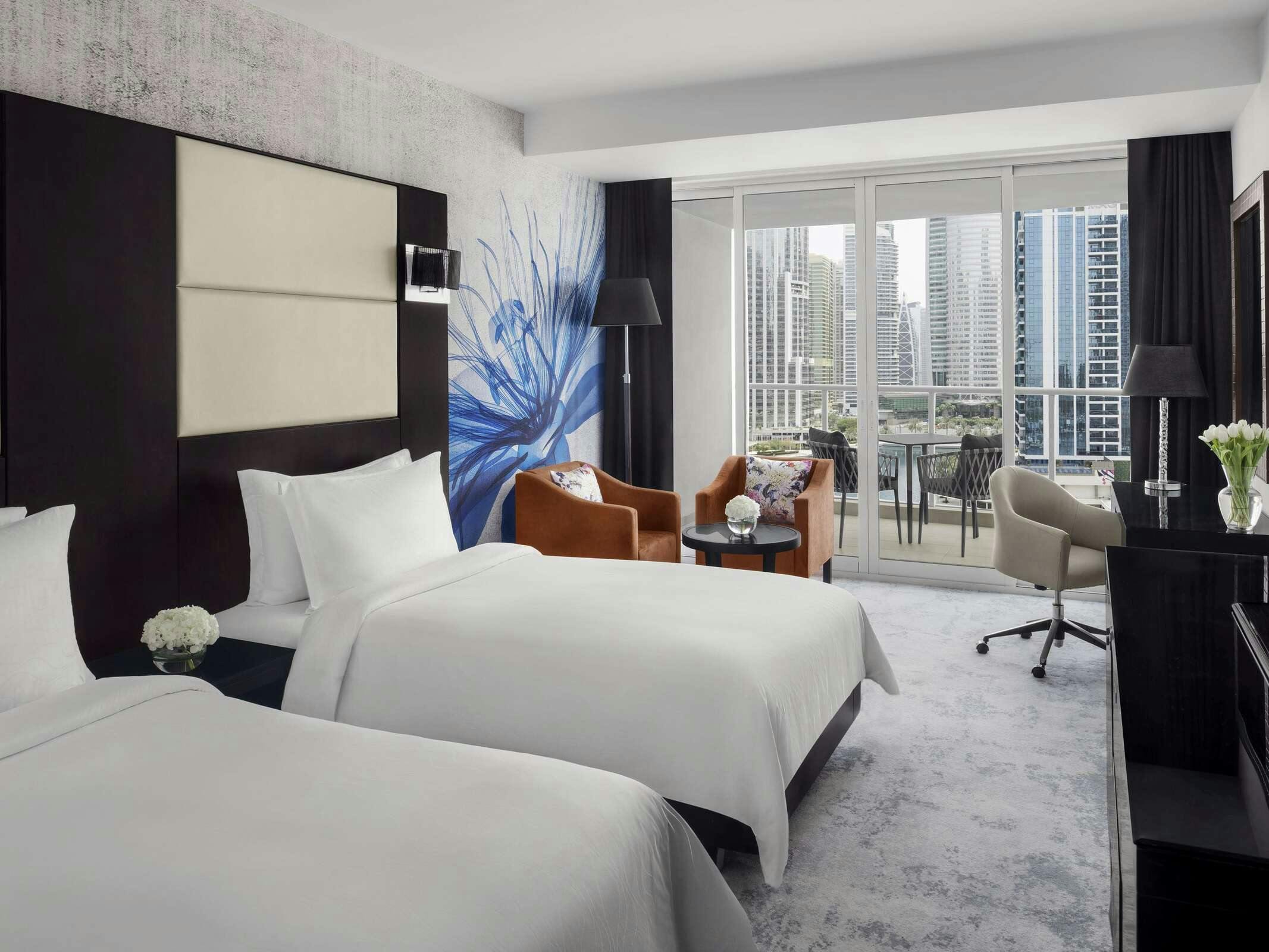 Hotel MOVENPICK JUMEIRAH LAKES TOWER photo 1