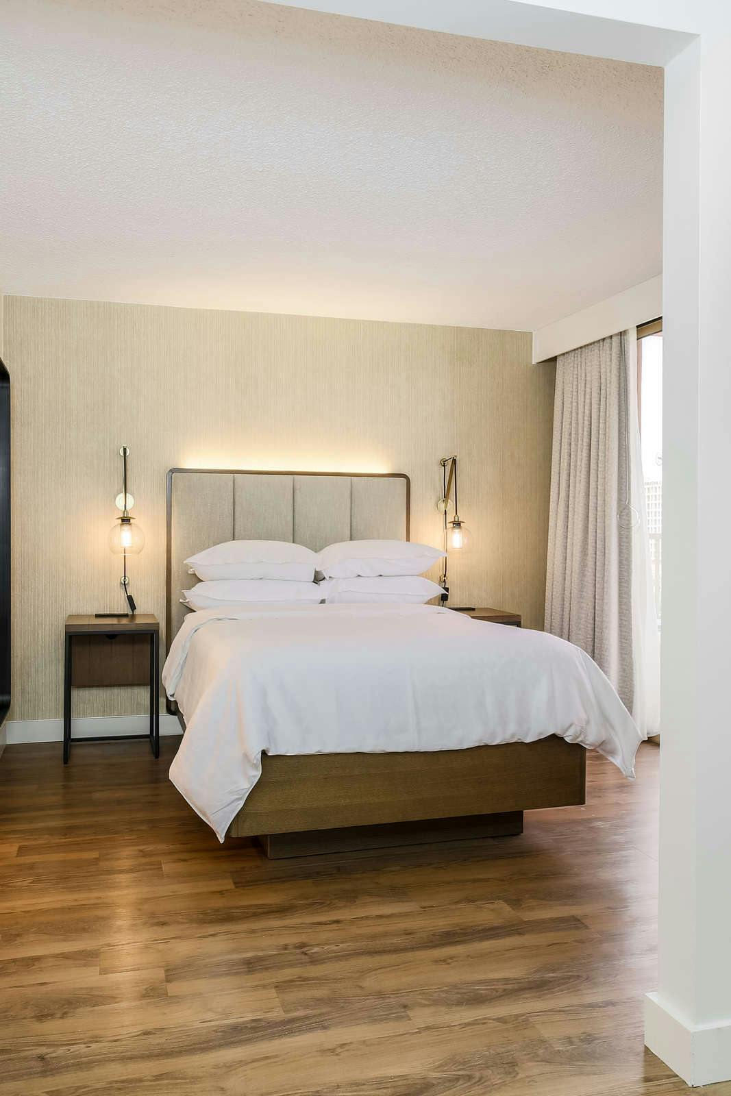 Hotel Sheraton Suites Market Center Dallas photo 2