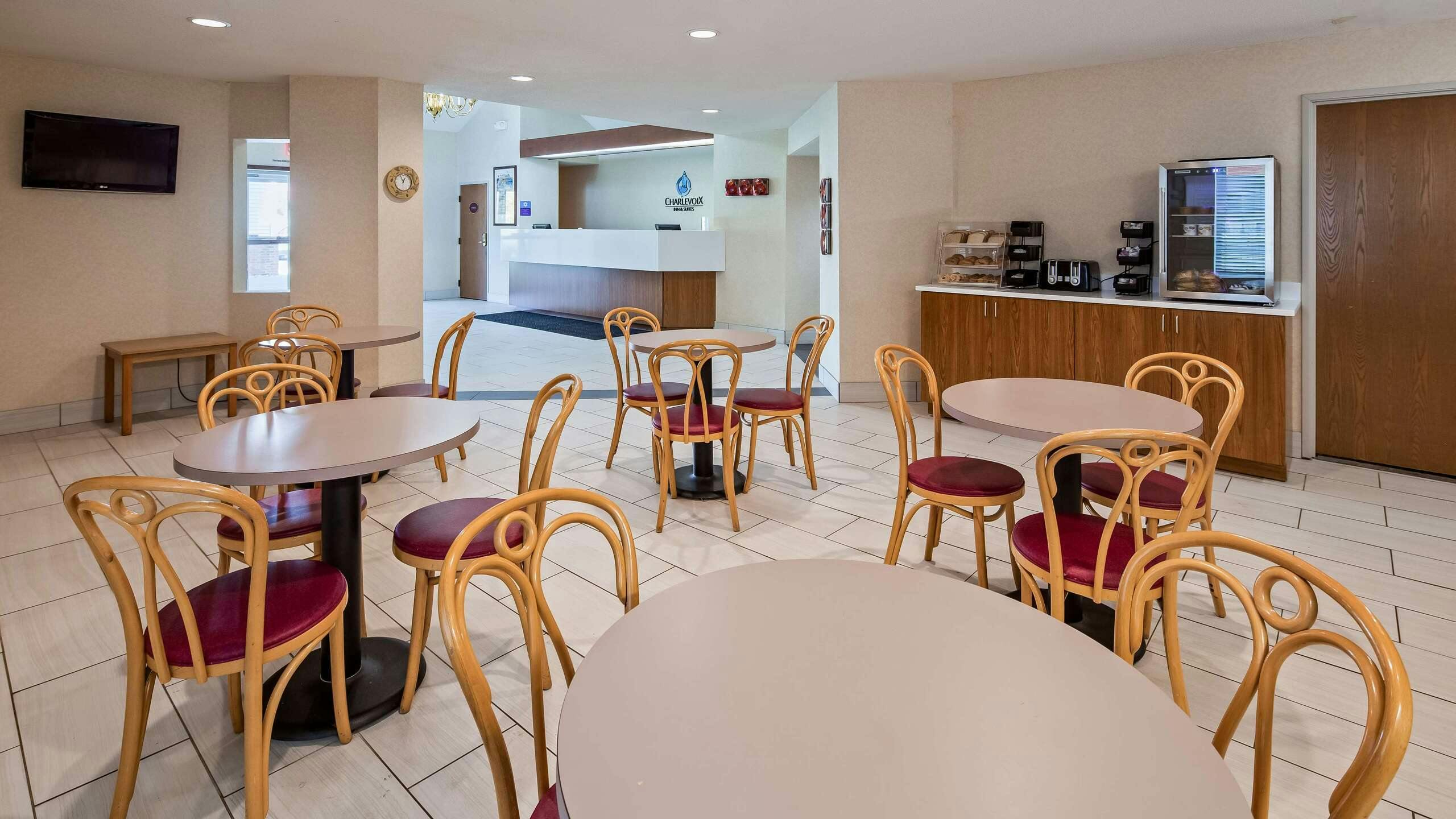 Hotel Charlevoix Inn & Suites Sure Stay Collection By Best Western photo 4