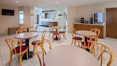 Hotel Charlevoix Inn & Suites Sure Stay Collection By Best Western photo 4