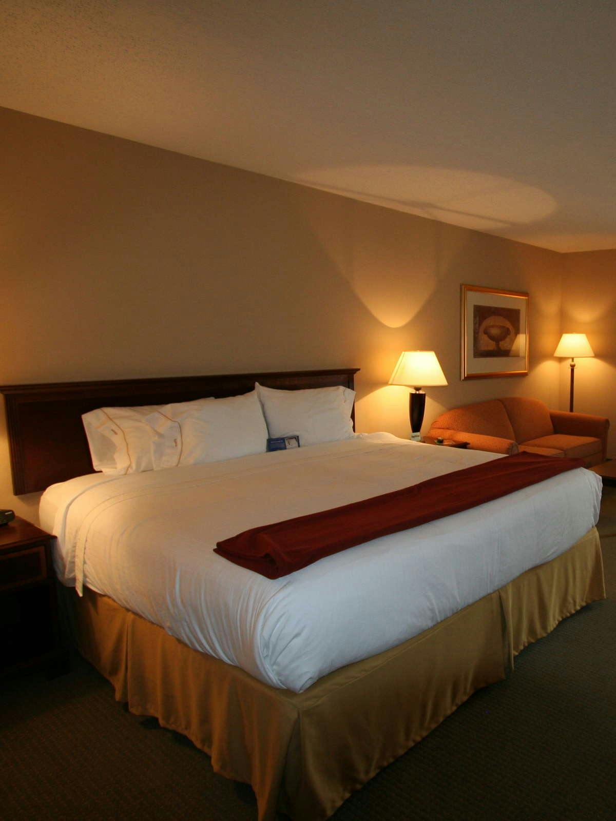 Hotel Holiday Inn Express Bonner Springs Speedway photo 1