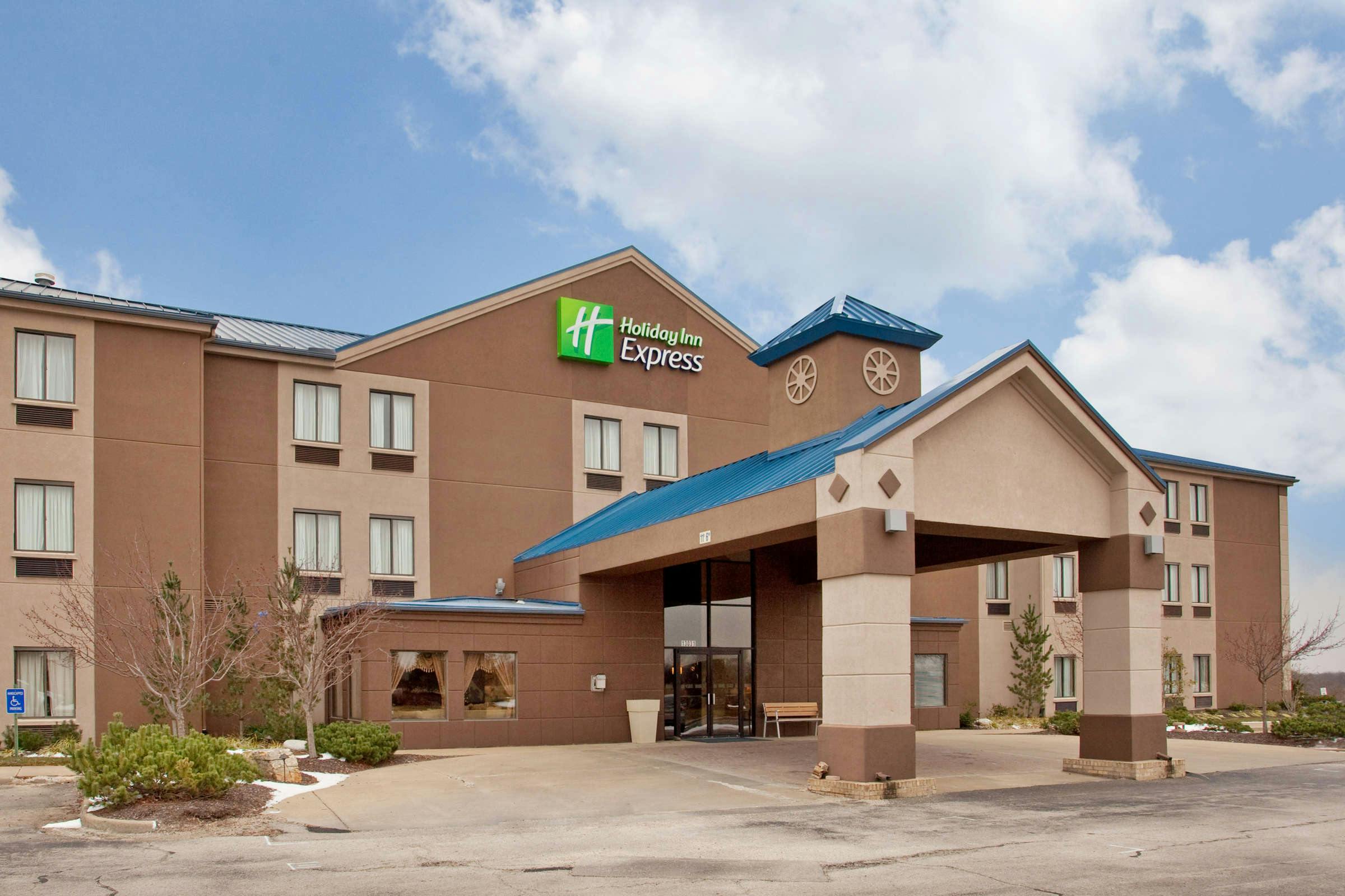 Holiday Inn Express Bonner Springs Speedway, Kansas City HotelTonight