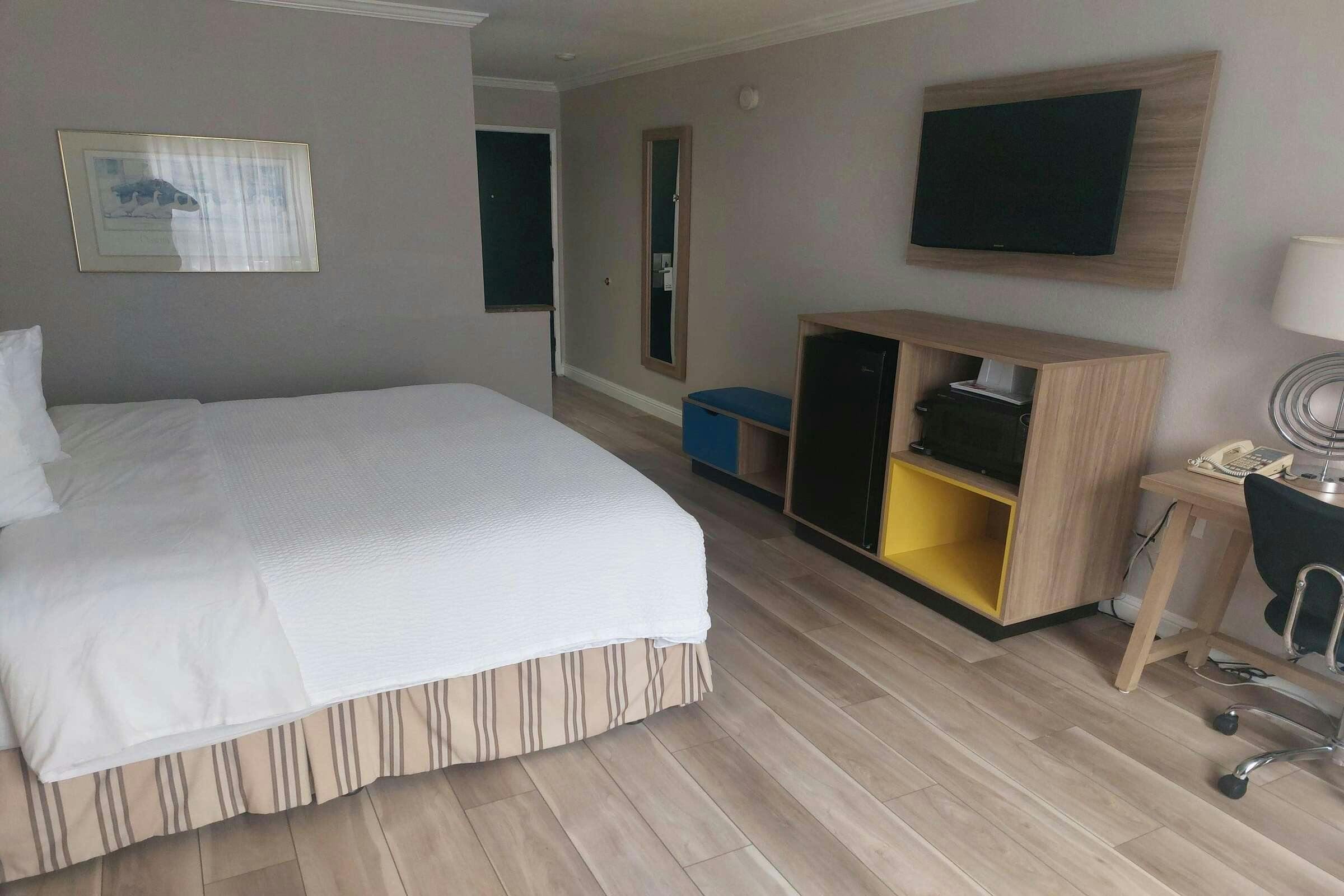 Days Inn Suites MT View