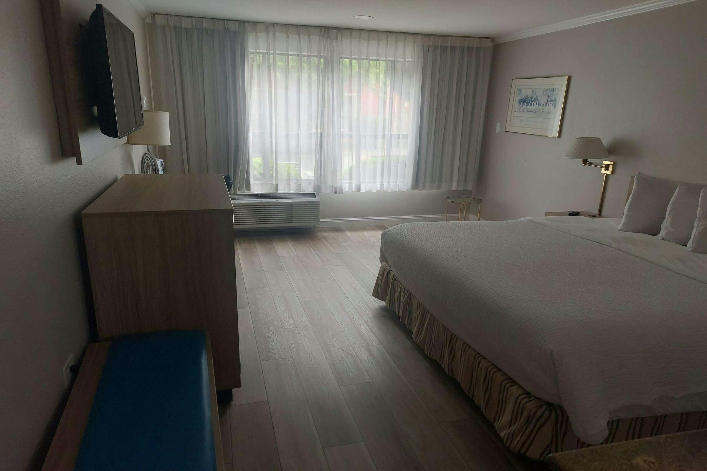 Hotel Days Inn Suites MT View photo 2