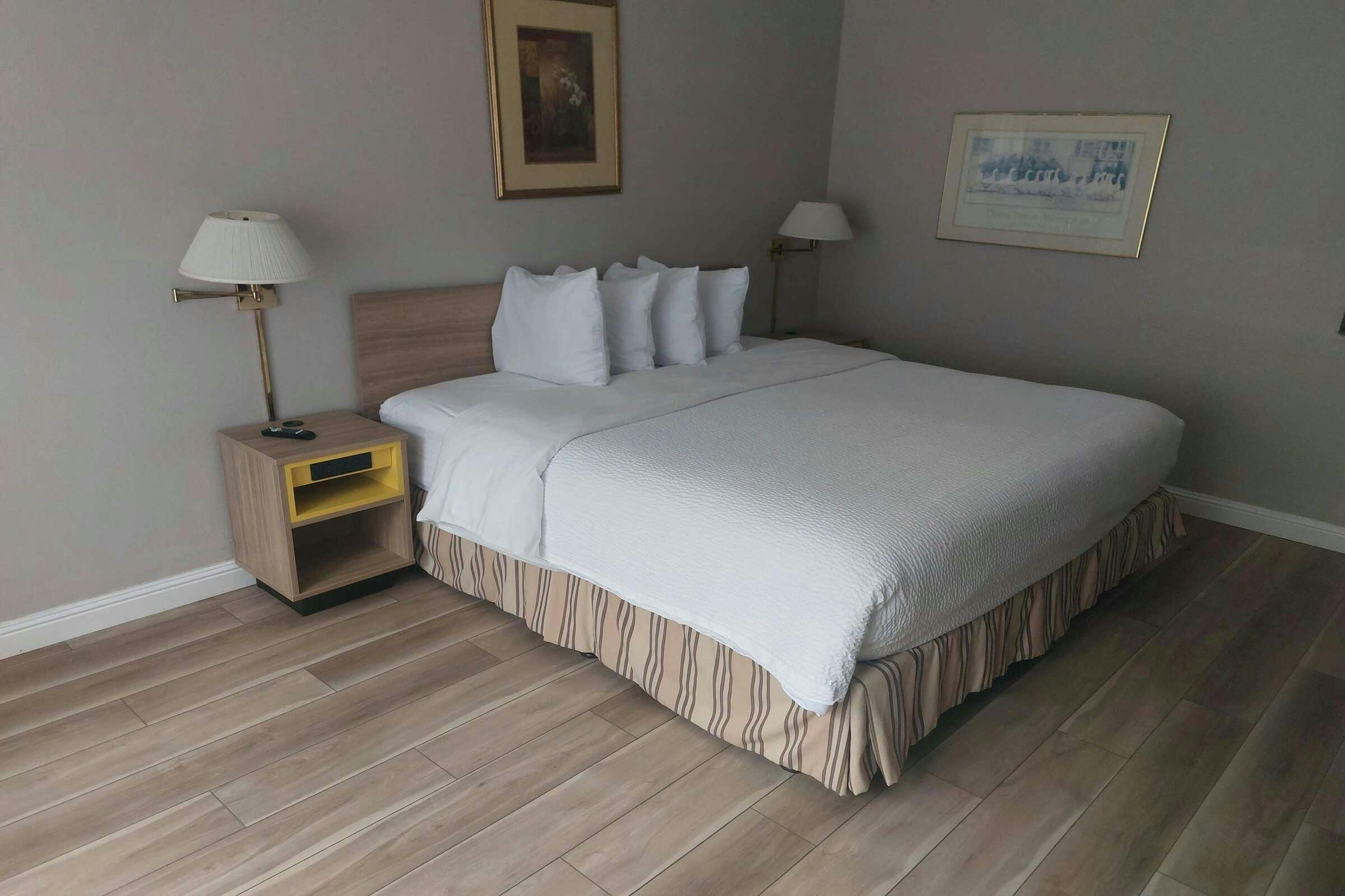 Hotel Days Inn Suites MT View photo 4