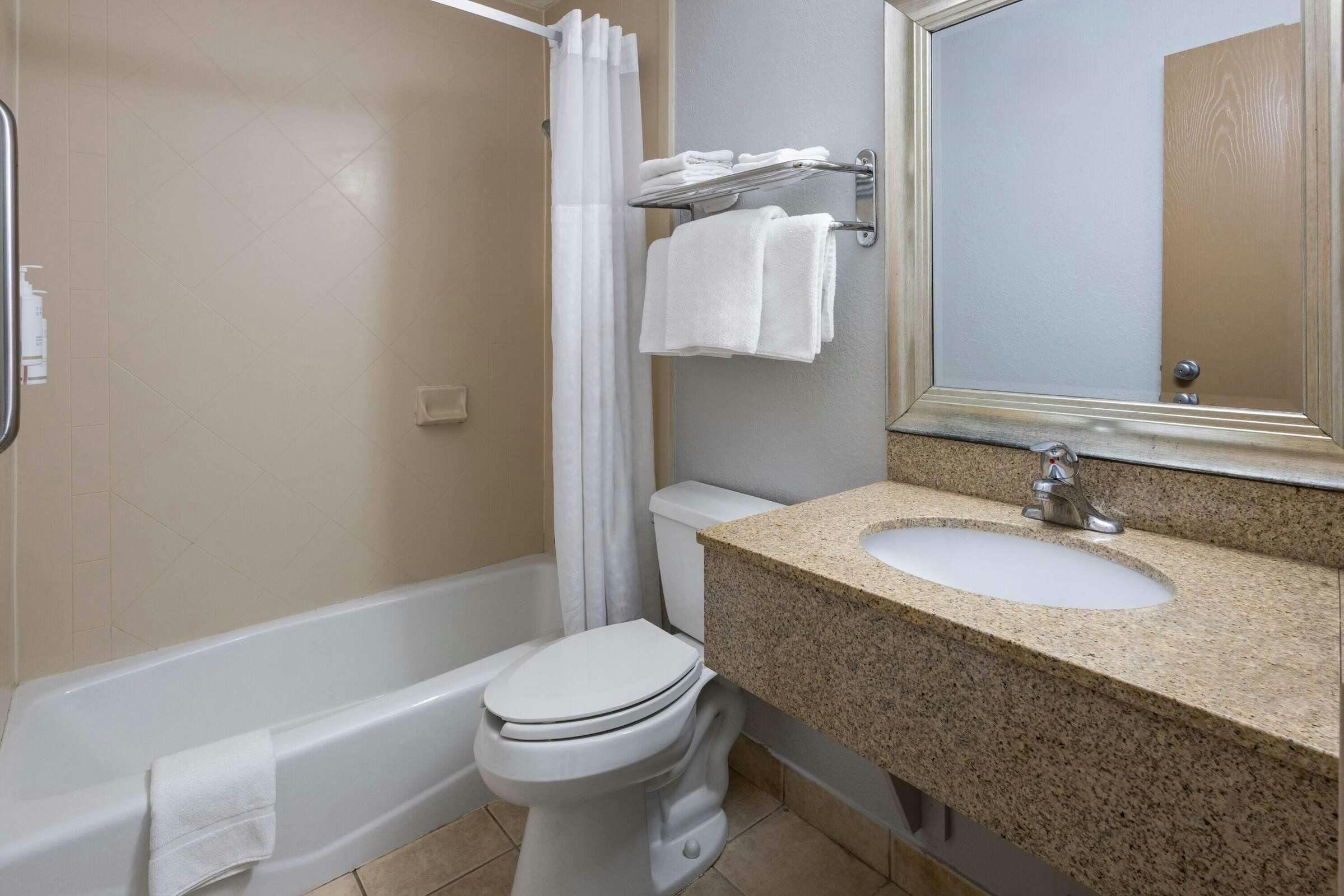 Hotel SE Latham/Albany Airport photo 4