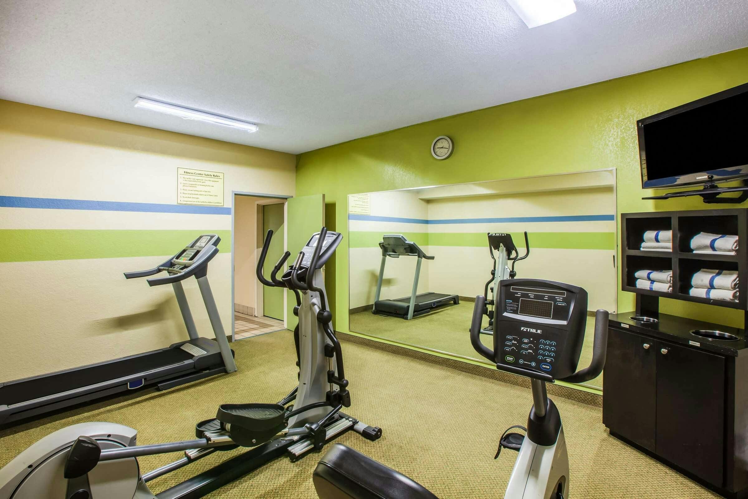 Hotel Days Inn And Suites photo 4