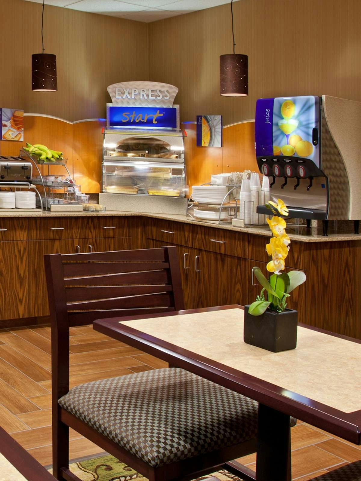 Hotel Holiday Inn Express Meadville photo 5