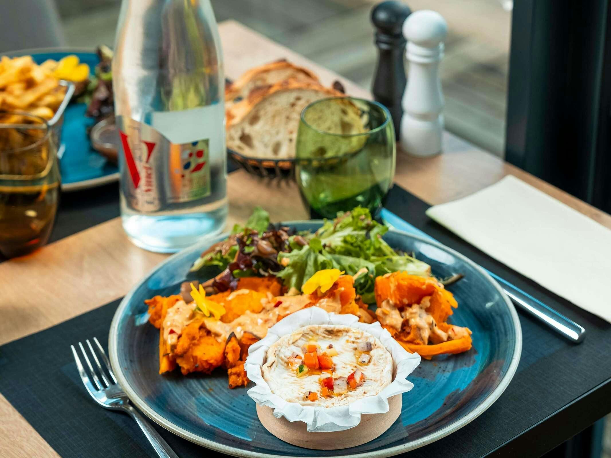 Hotel Novotel Caen Côte De Nacre photo 4