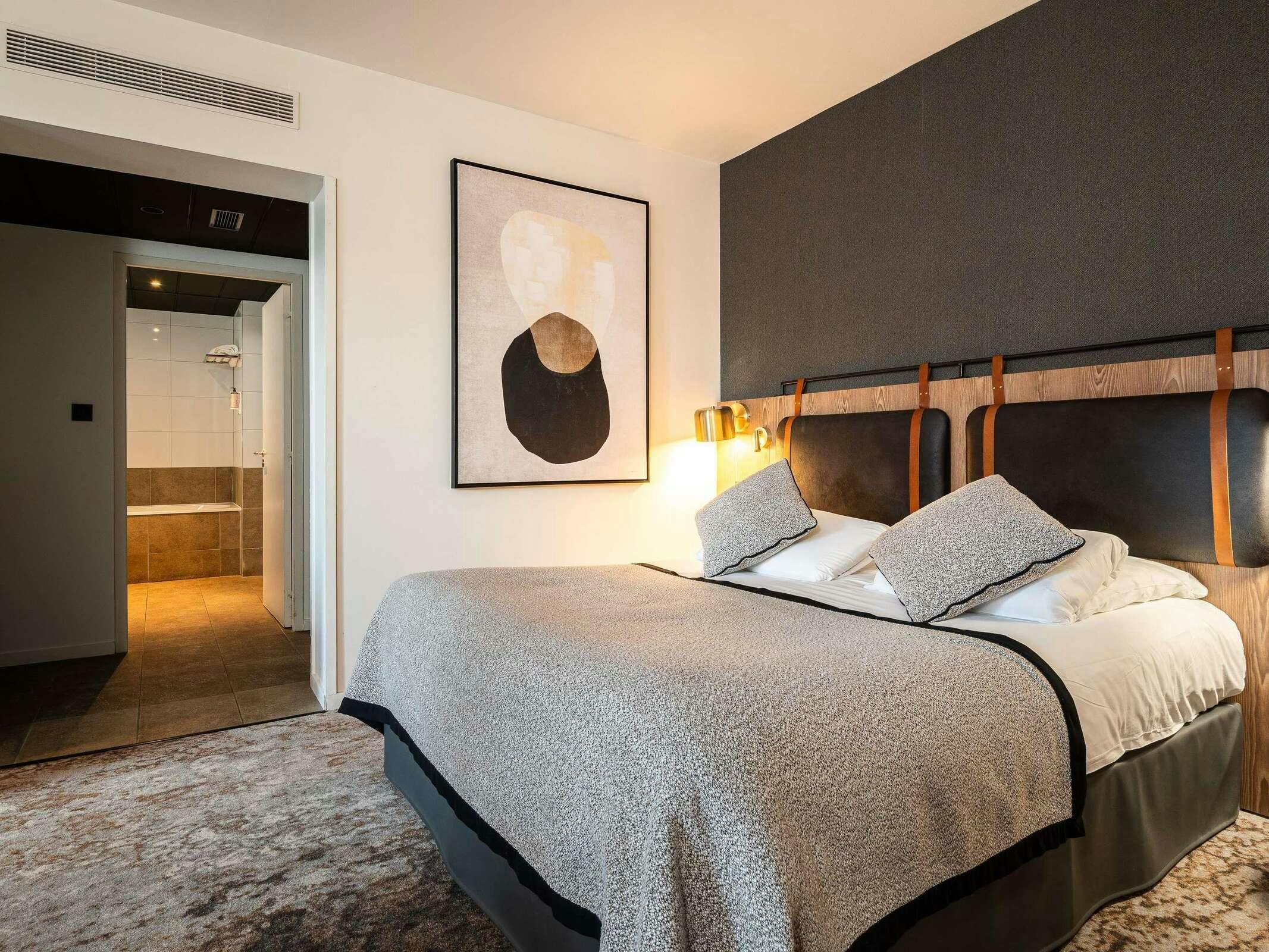 Hotel Hôtel Mercure Carcassonne La Cité photo 4