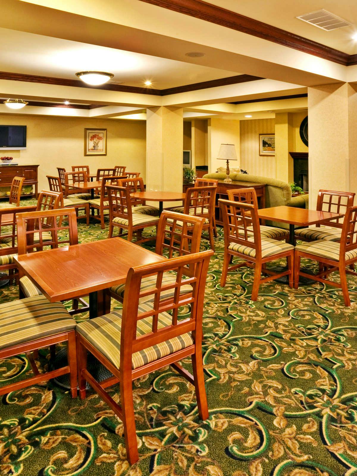 Hotel Holiday Inn Express Hotel & Suites Urbana Champaign photo 4