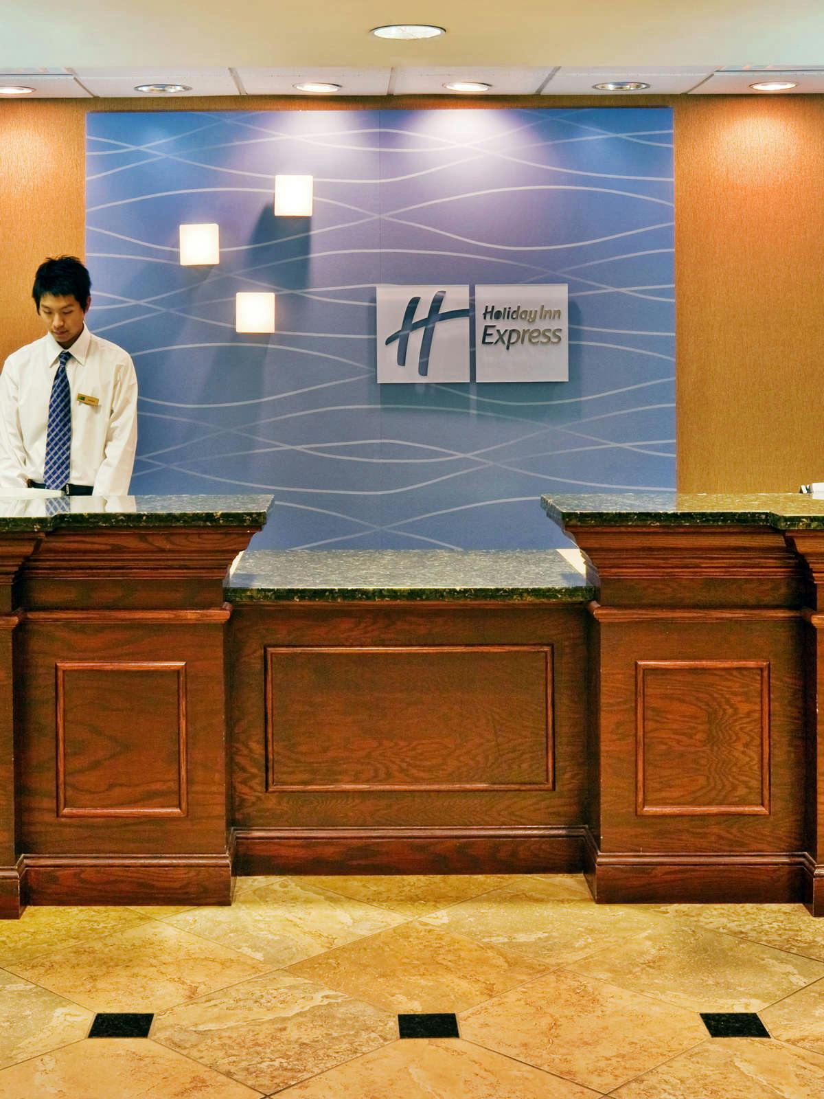 Hotel Holiday Inn Express Hotel & Suites Urbana Champaign photo 3