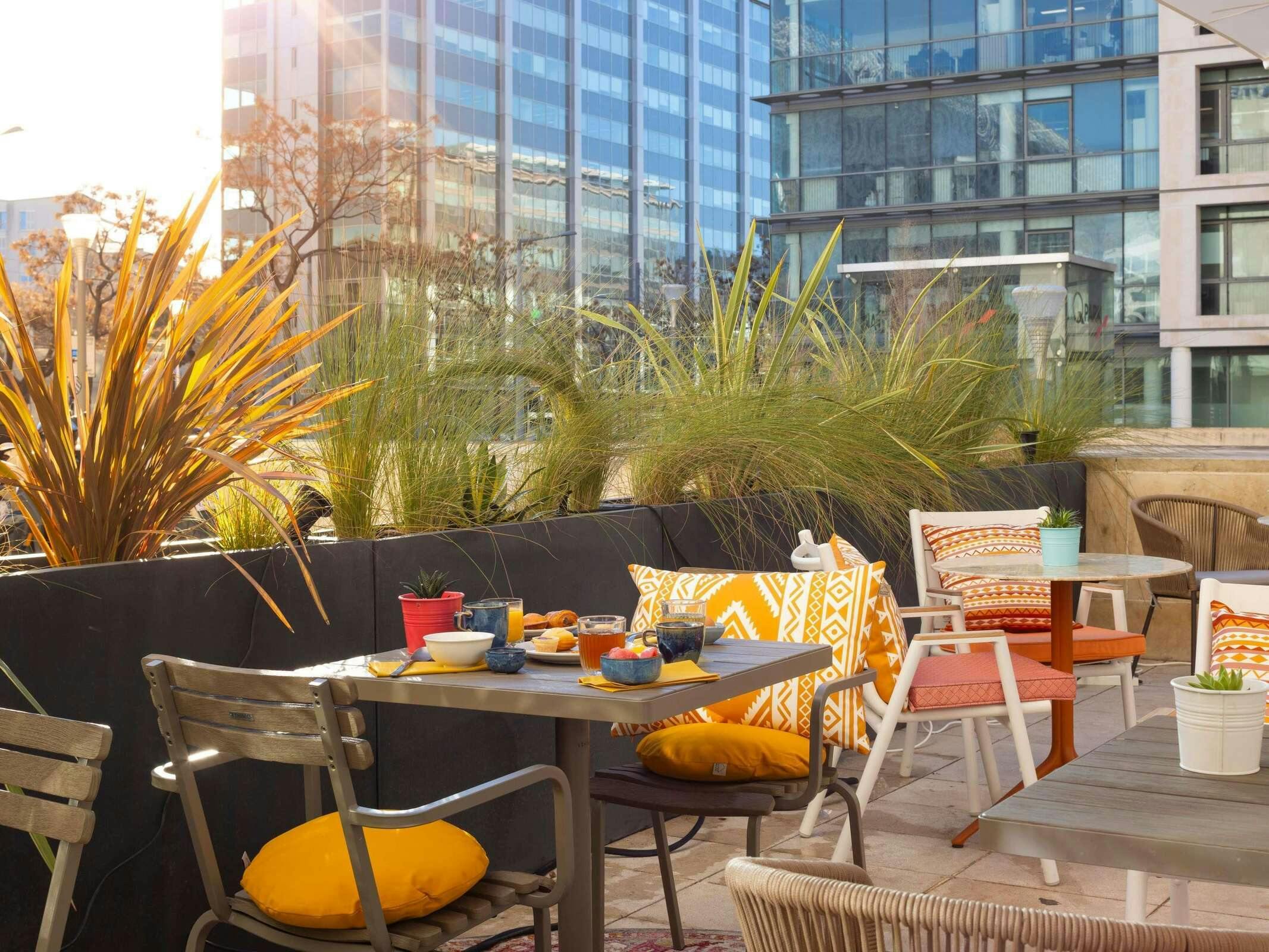 Hotel Ibis Marseille Centre Euroméd photo 1