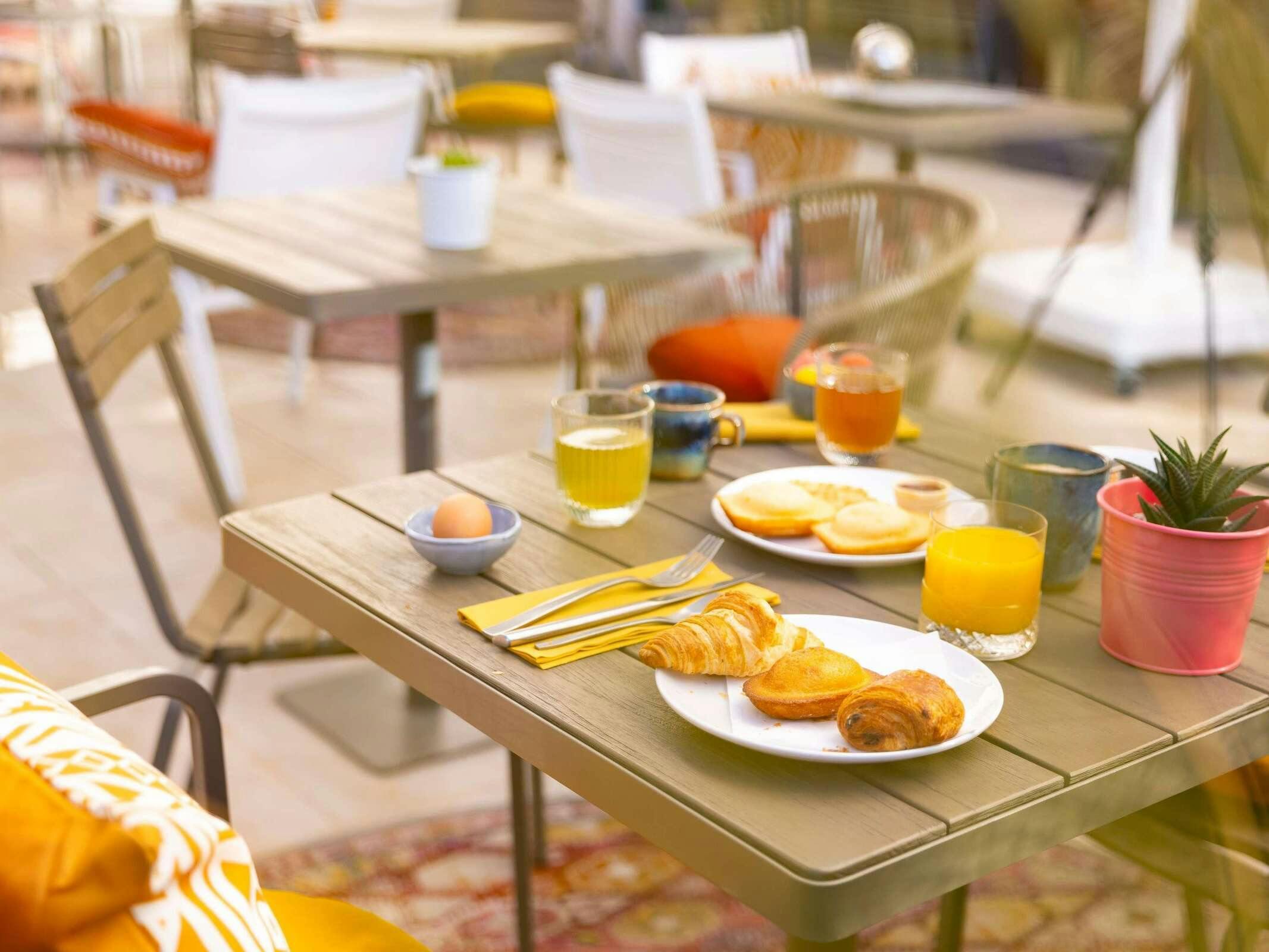 Hotel Ibis Marseille Centre Euroméd photo 2