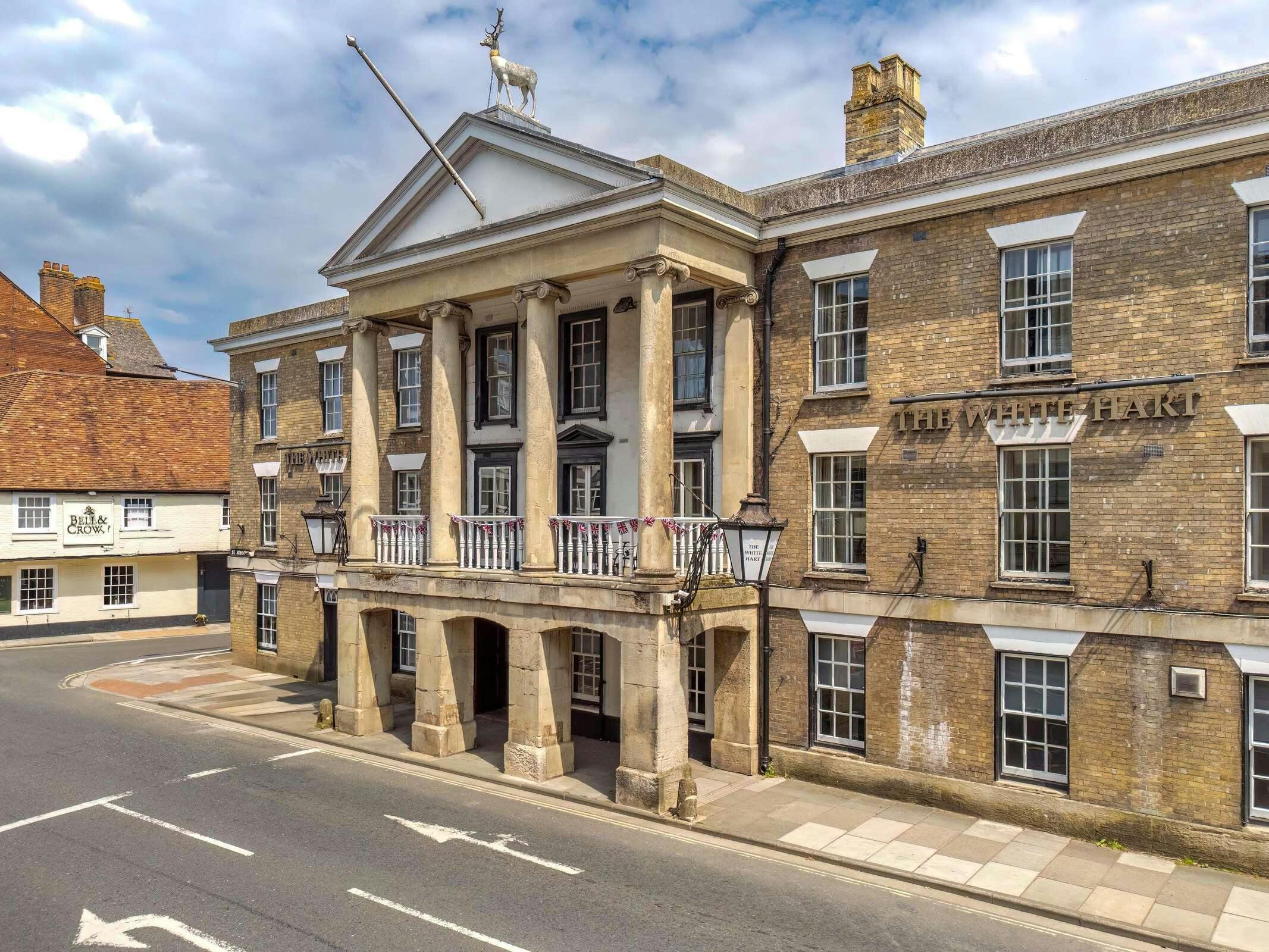 Mercure Salisbury White Hart Hotel & Apartments