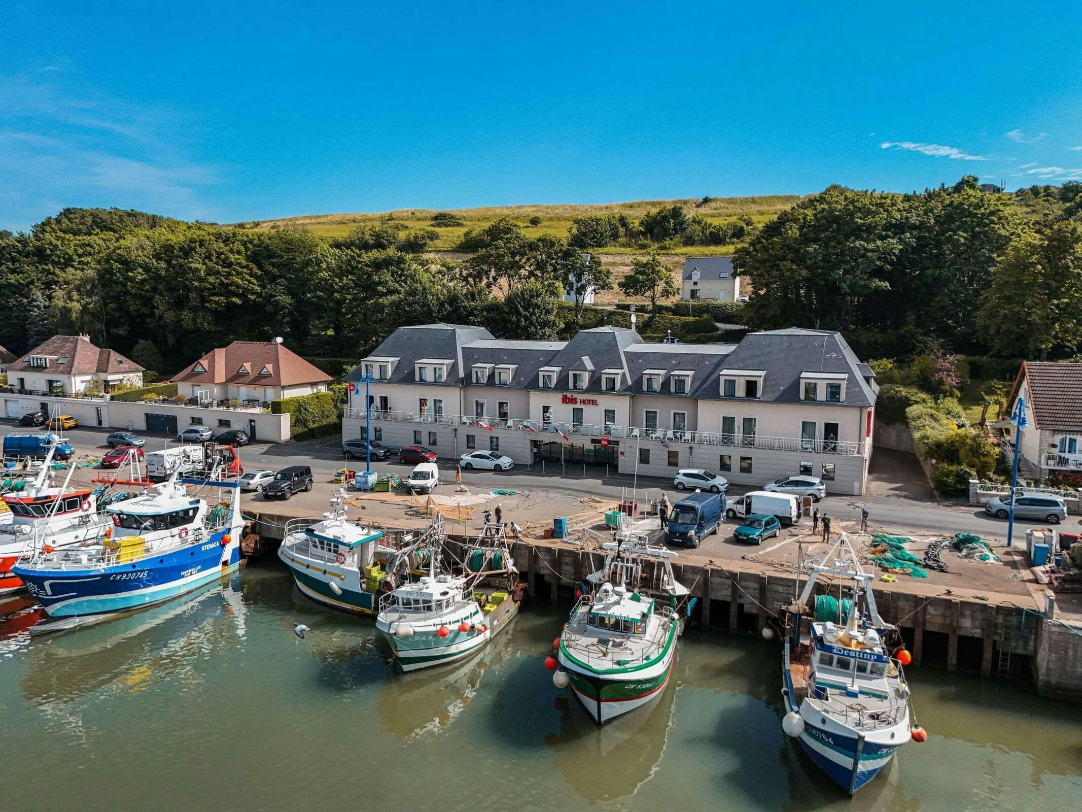 Hotel Ibis Bayeux Port En Bessin photo 1