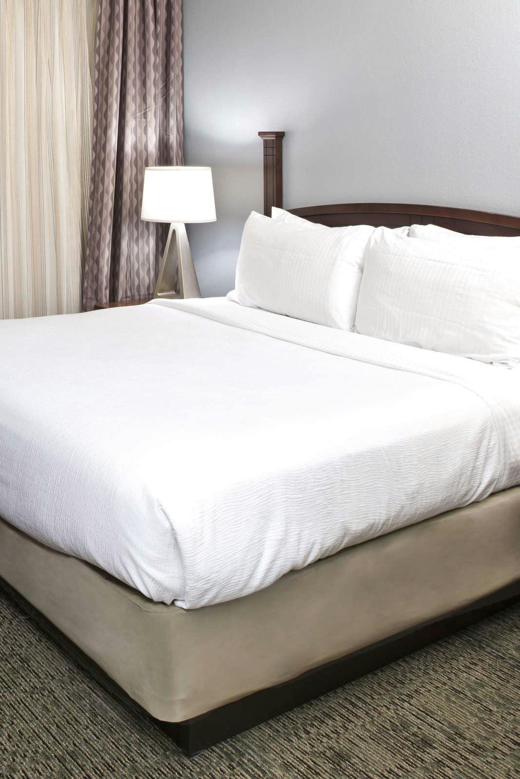 Hotel Staybridge Suites Charlotte Ballantyne photo 2