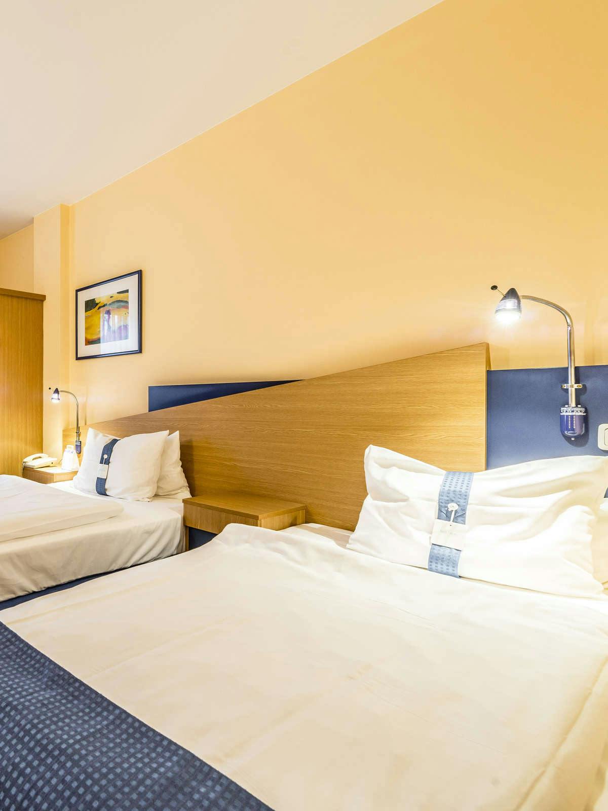 Hotel Holiday Inn Express Frankfurt Airport photo 1