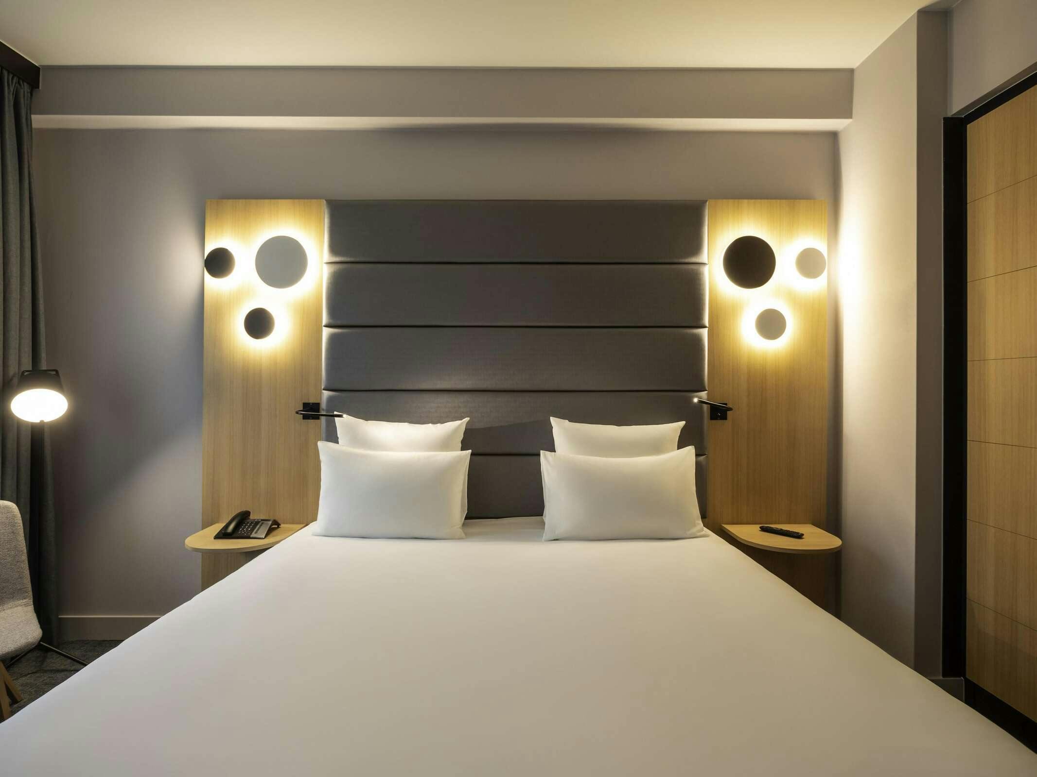 Hotel Novotel Brussels Centre Midi Station photo 2