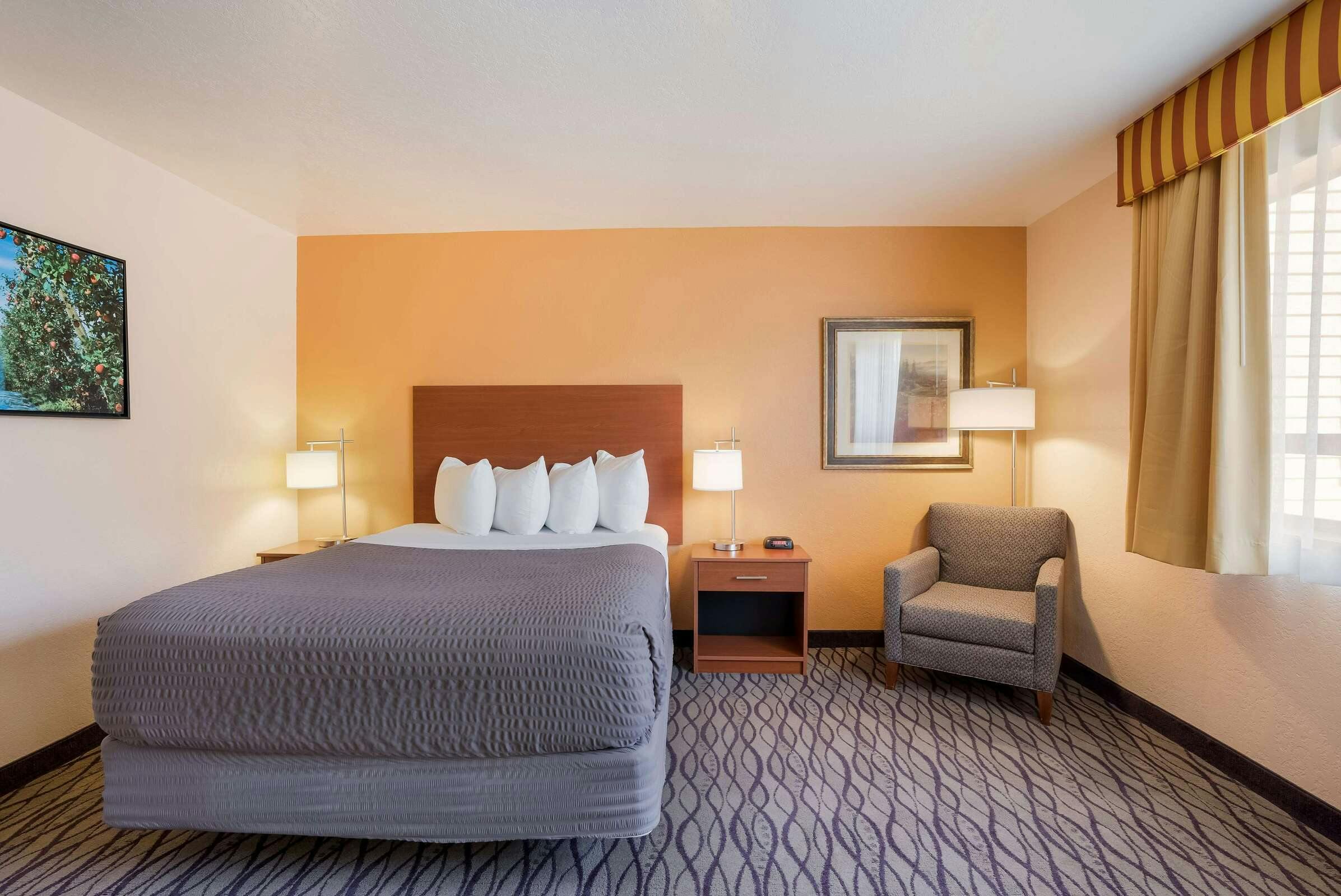 Hotel SureStay Hotel Wenatchee photo 1