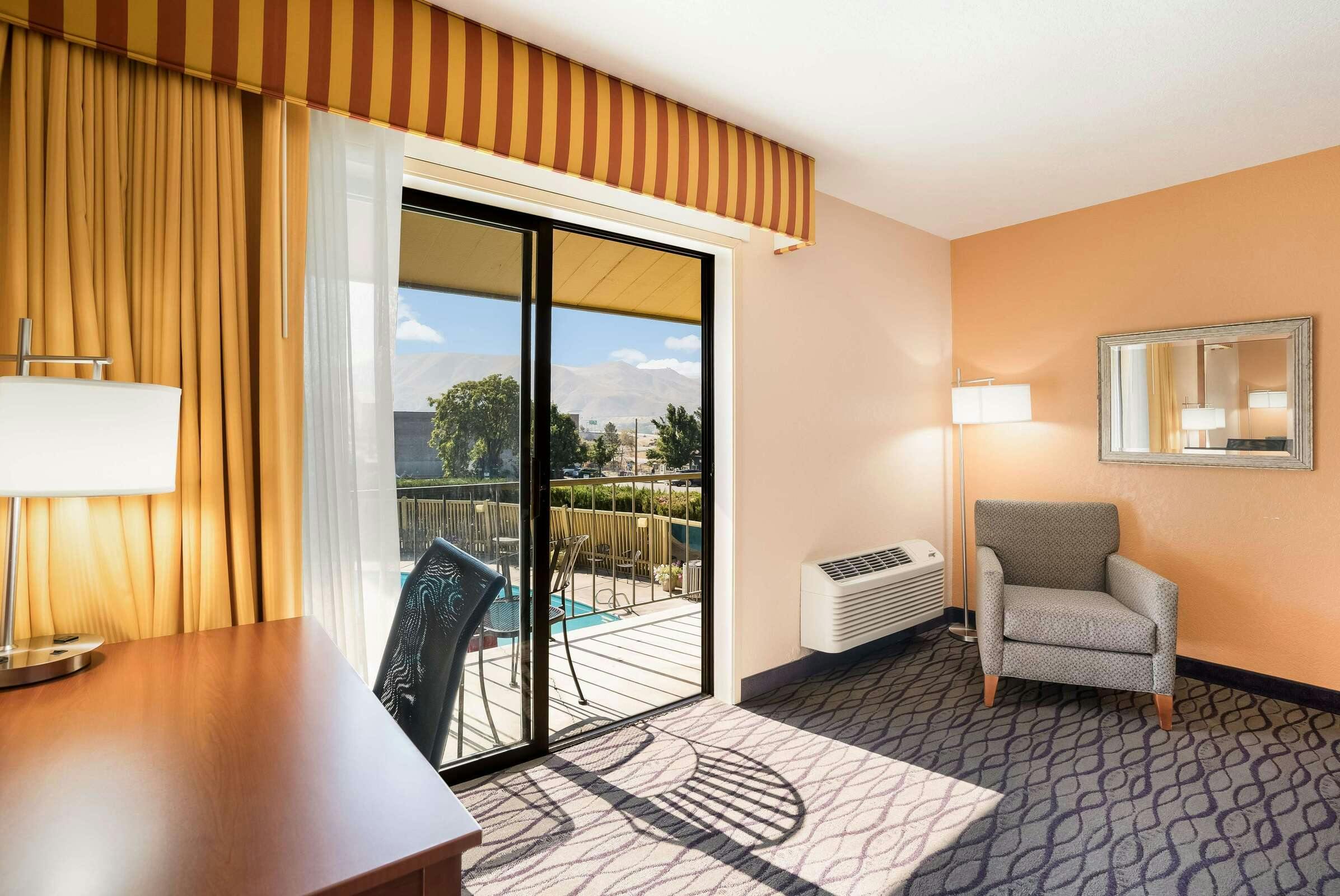 Hotel SureStay Hotel Wenatchee photo 3