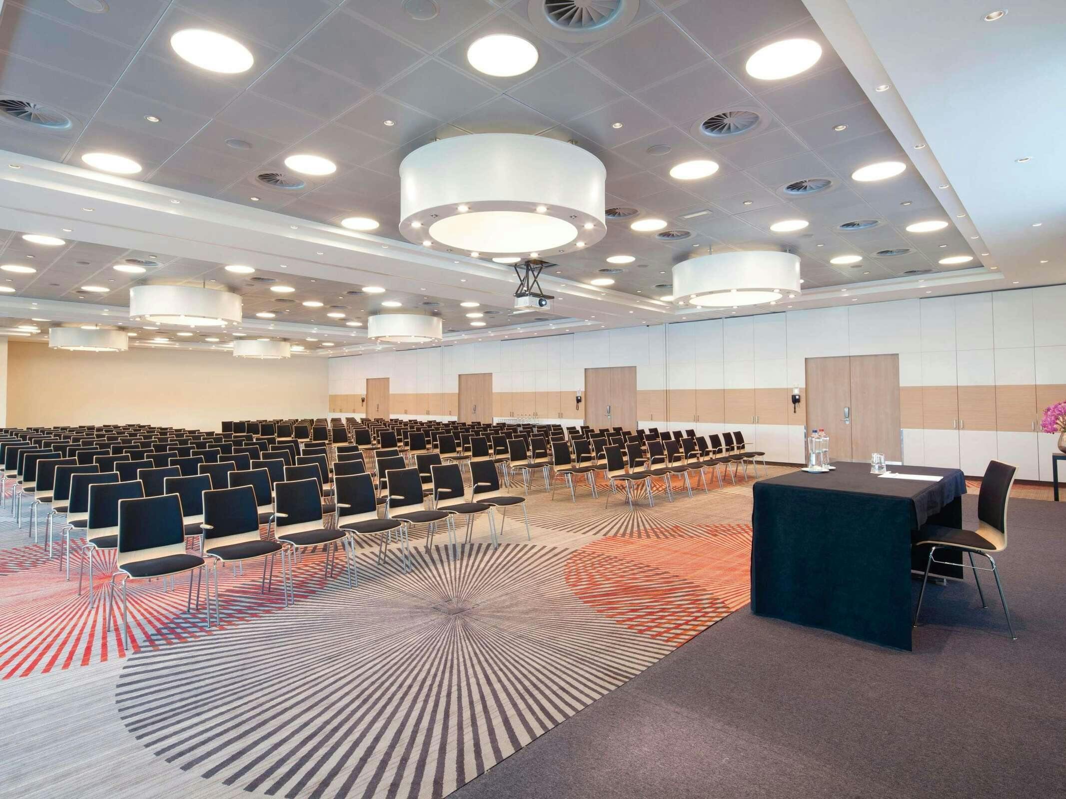 Hotel Mövenpick Hotel Amsterdam City Center photo 5
