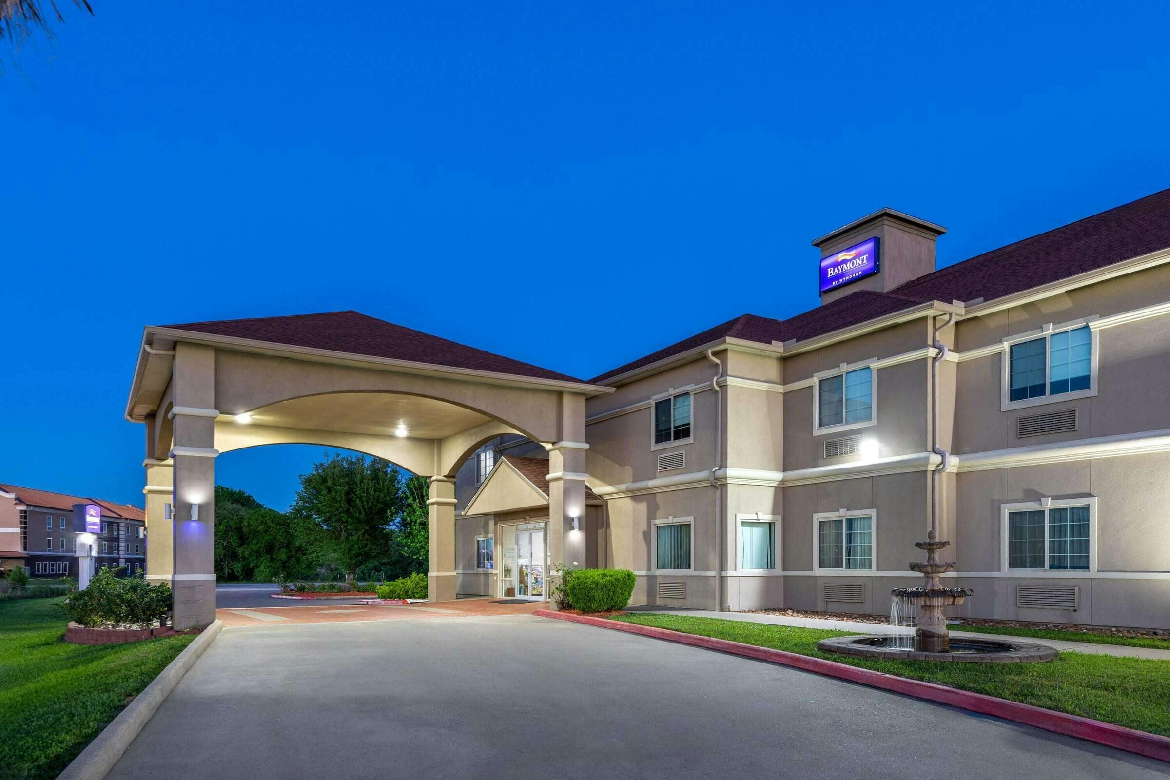 Hotel Baymont Texas City photo 1