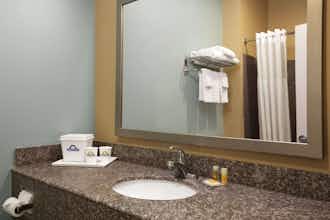 Hotel Days Inn and Suites Gonzales photo 5