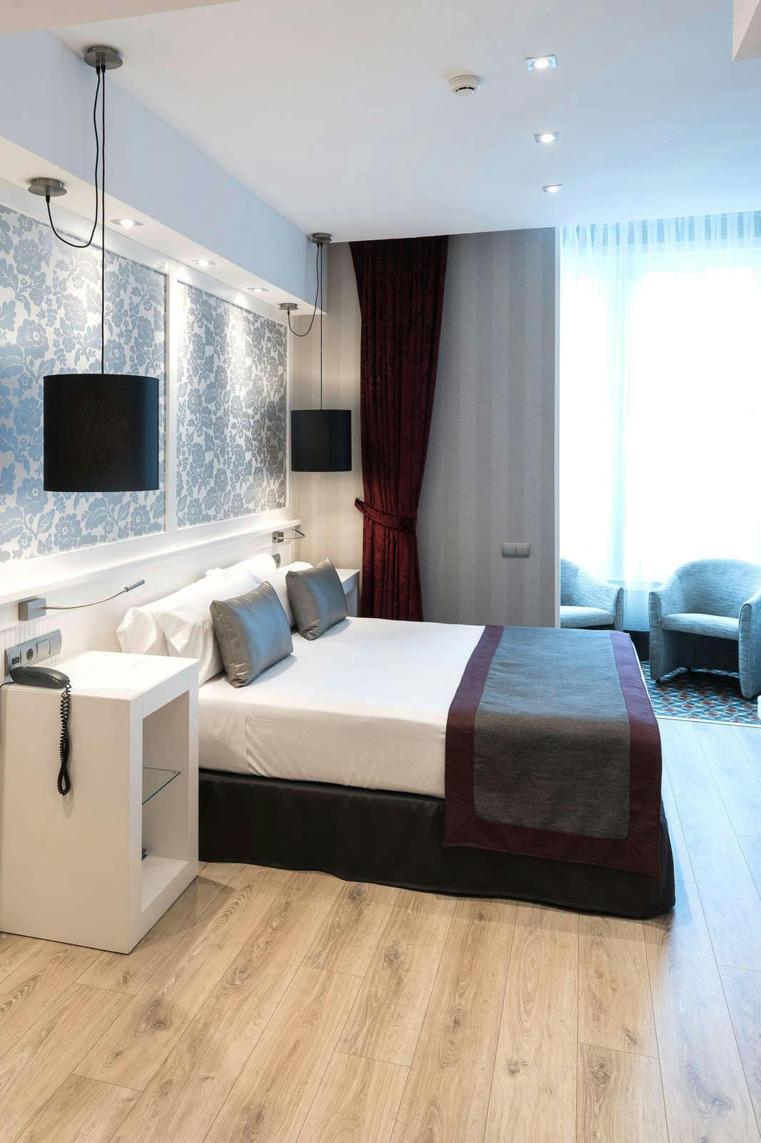 Hotel Catalonia Plaza Cataluña photo 2