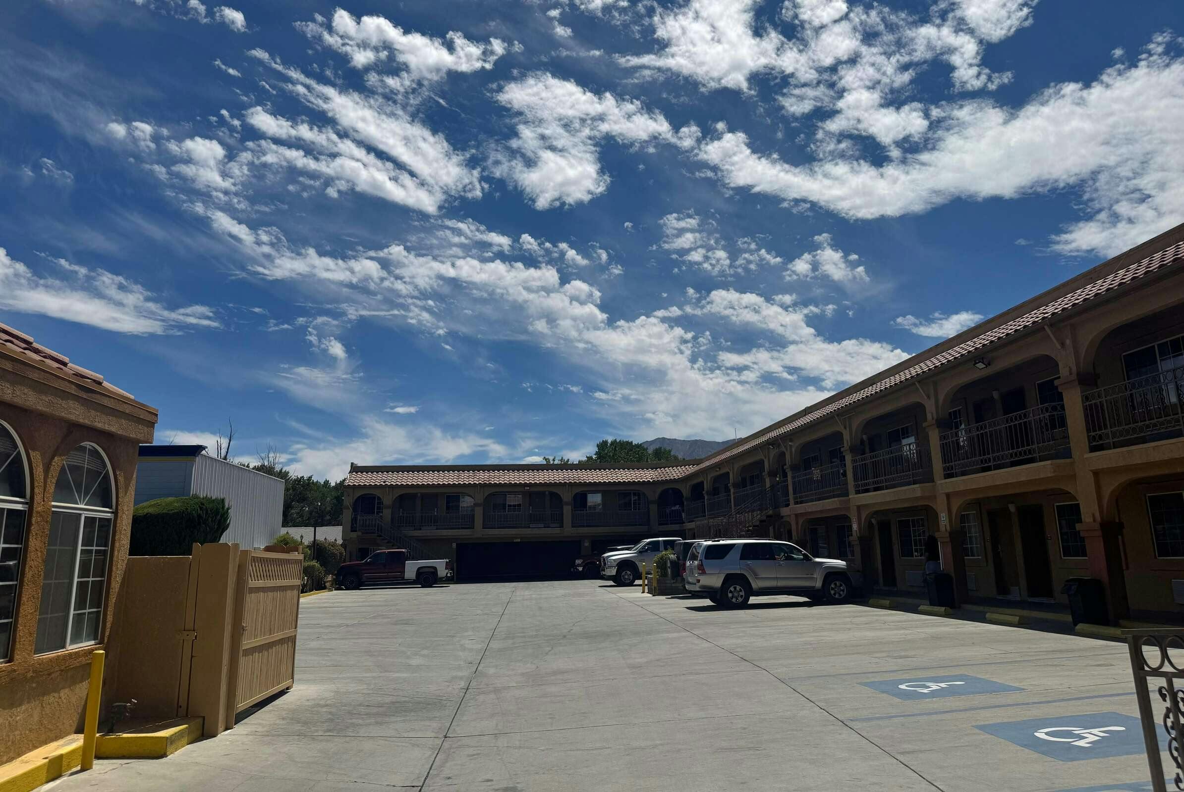 Hotel Days Inn Bishop photo 1
