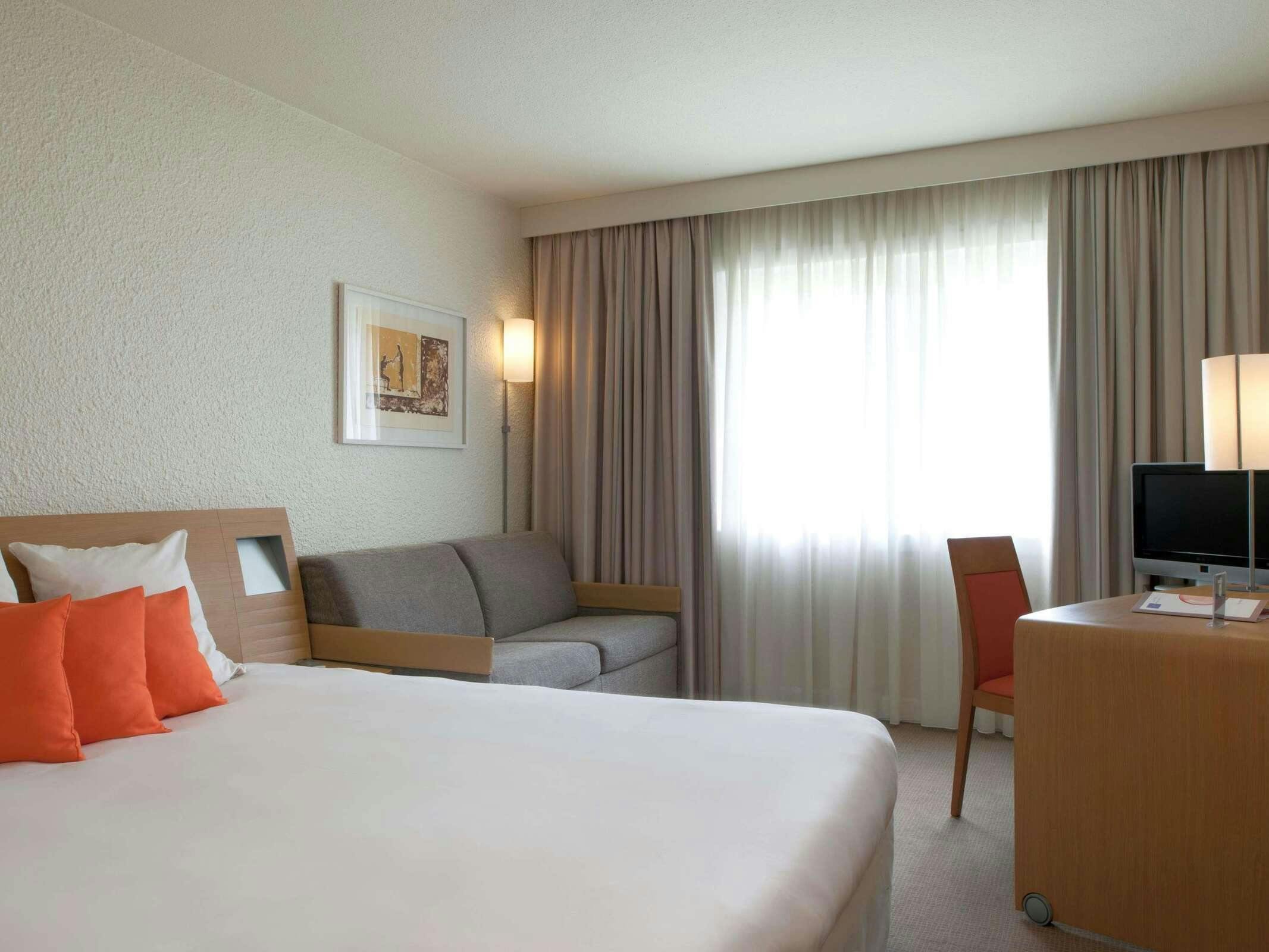 Hotel Novotel Massy Palaiseau photo 2