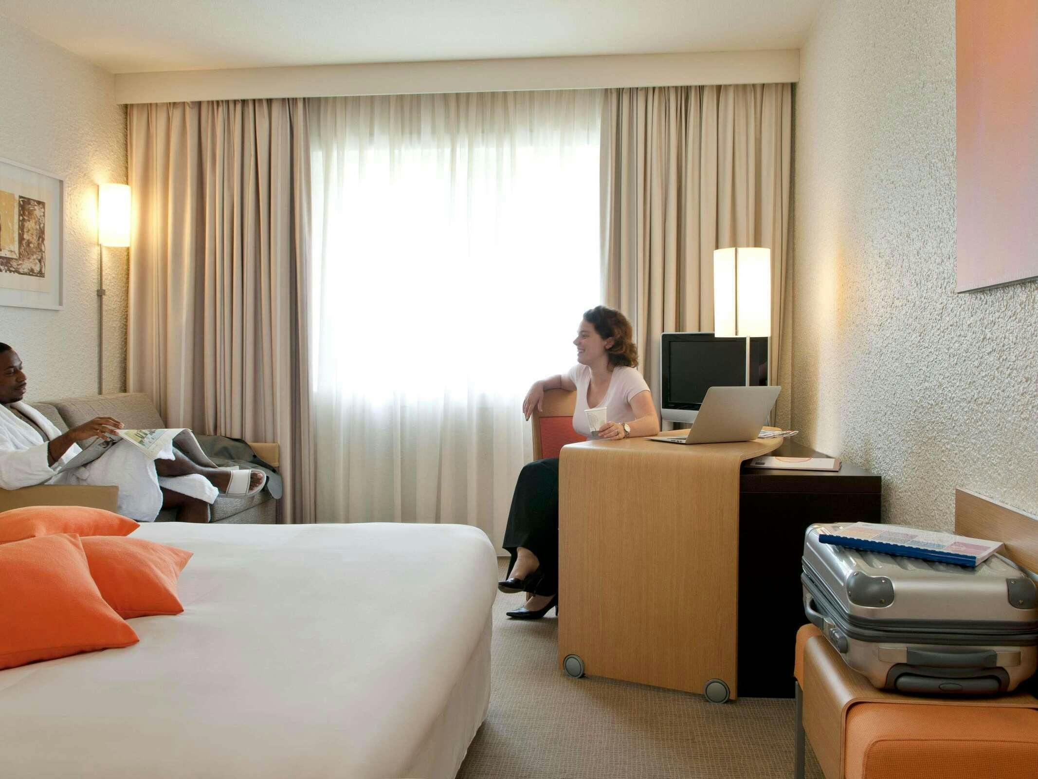 Hotel Novotel Massy Palaiseau photo 3