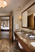Hotel The Arrabelle at Vail Square photo 5