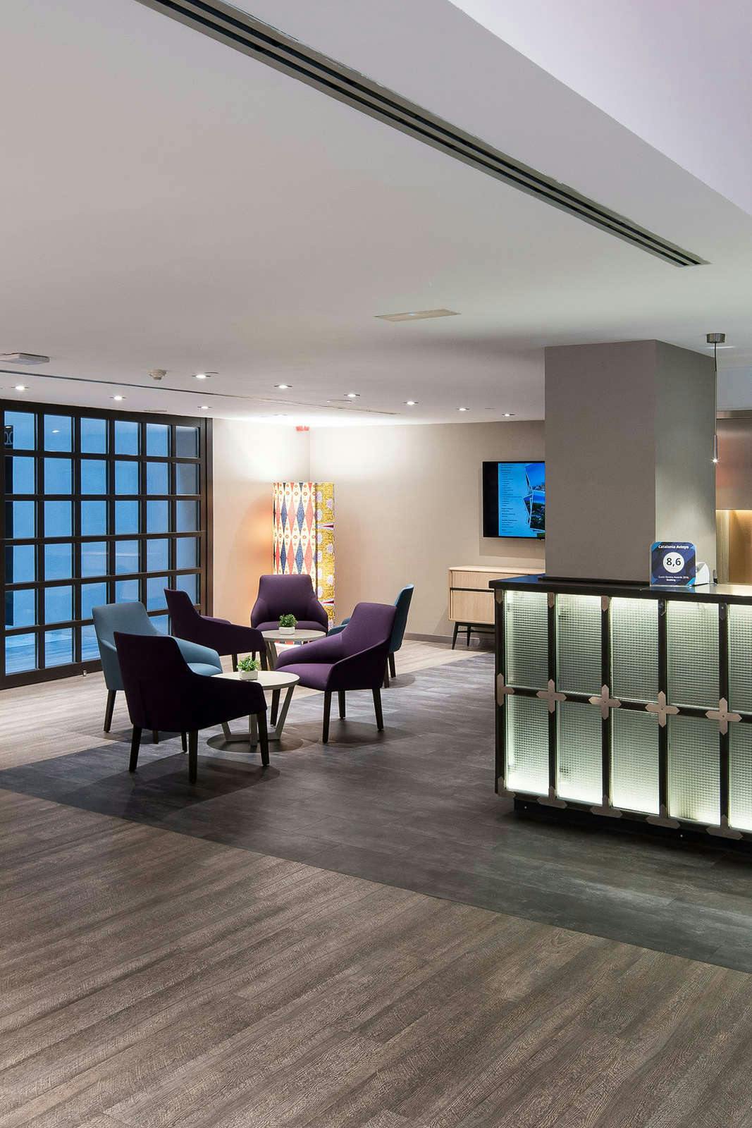 Hotel Catalonia Avinyo photo 5