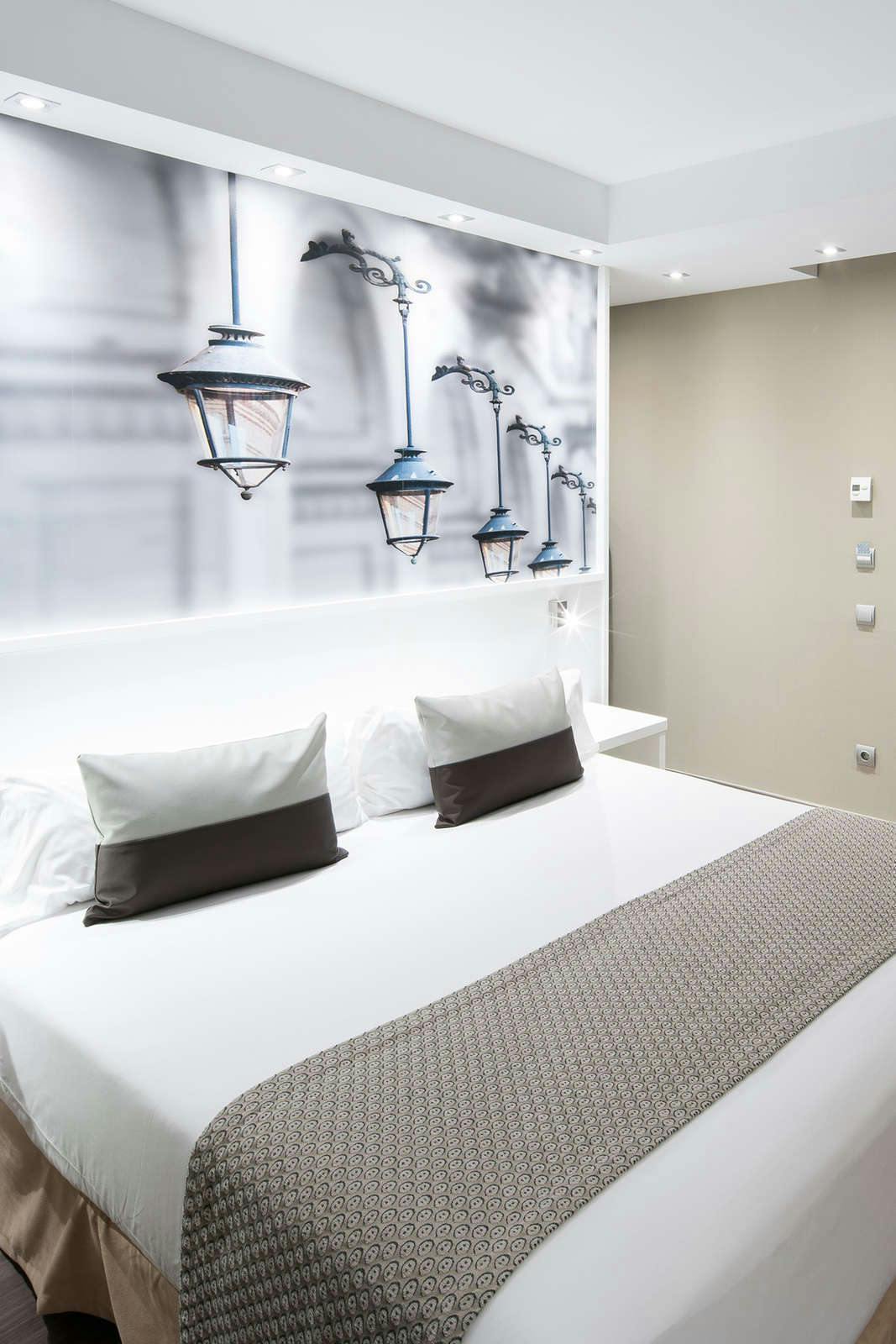 Hotel Catalonia Avinyo photo 4