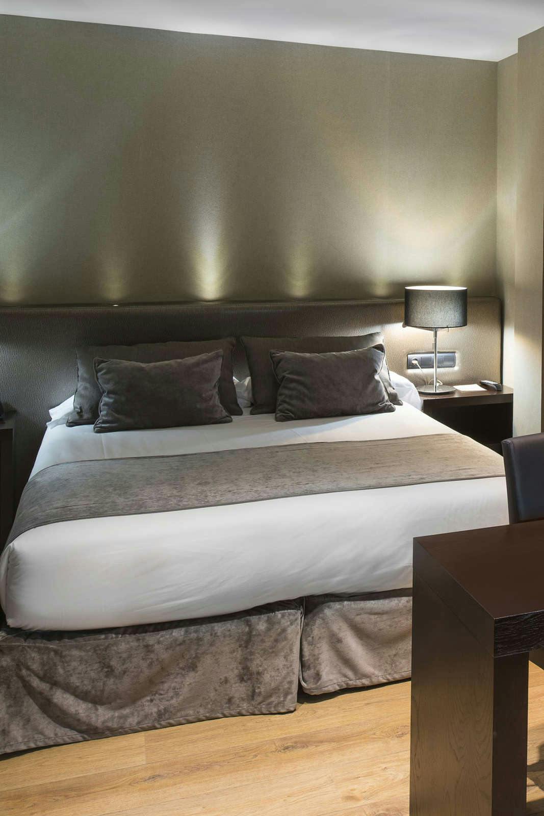 Hotel Catalonia Avinyo photo 2