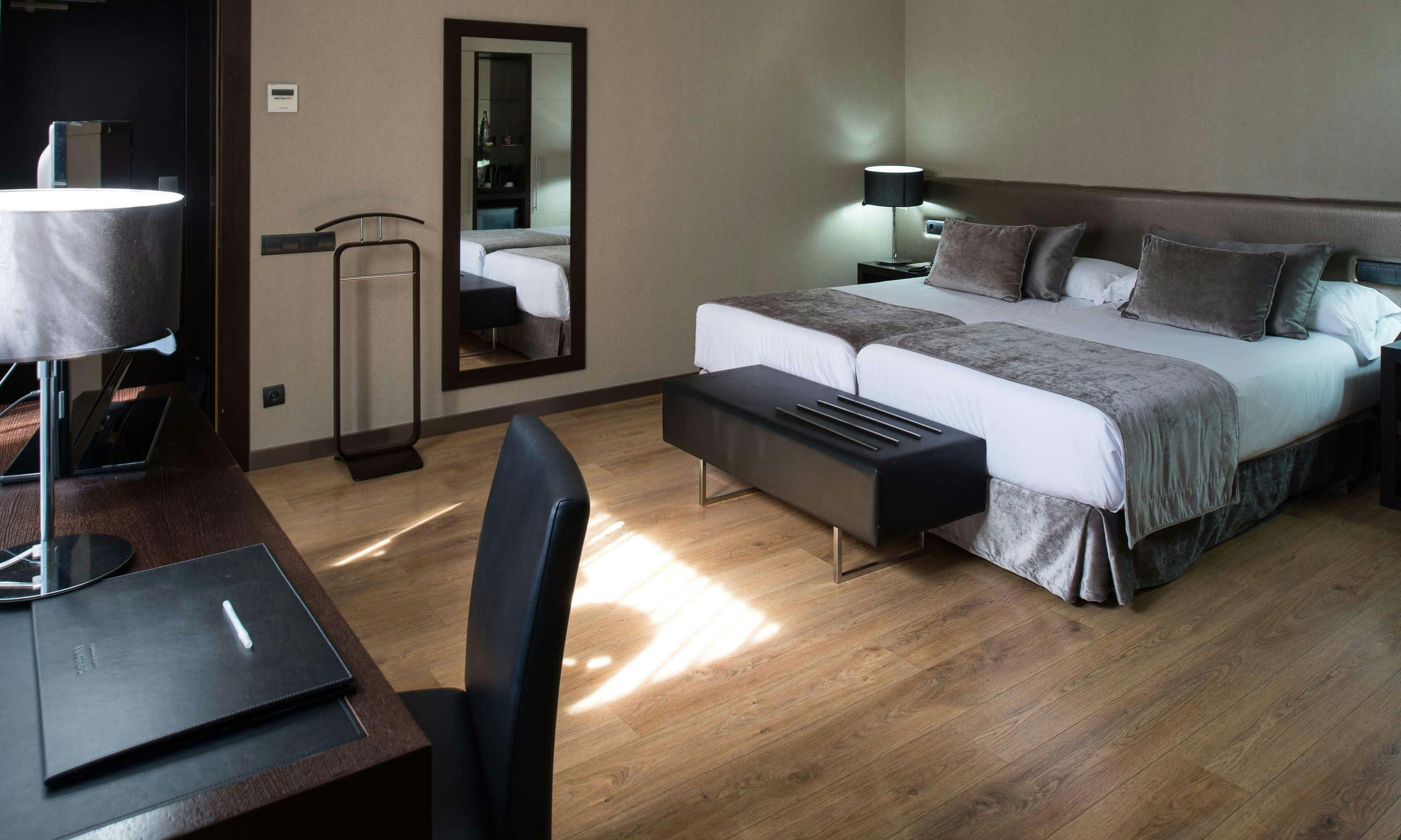 Hotel Catalonia Avinyo photo 1