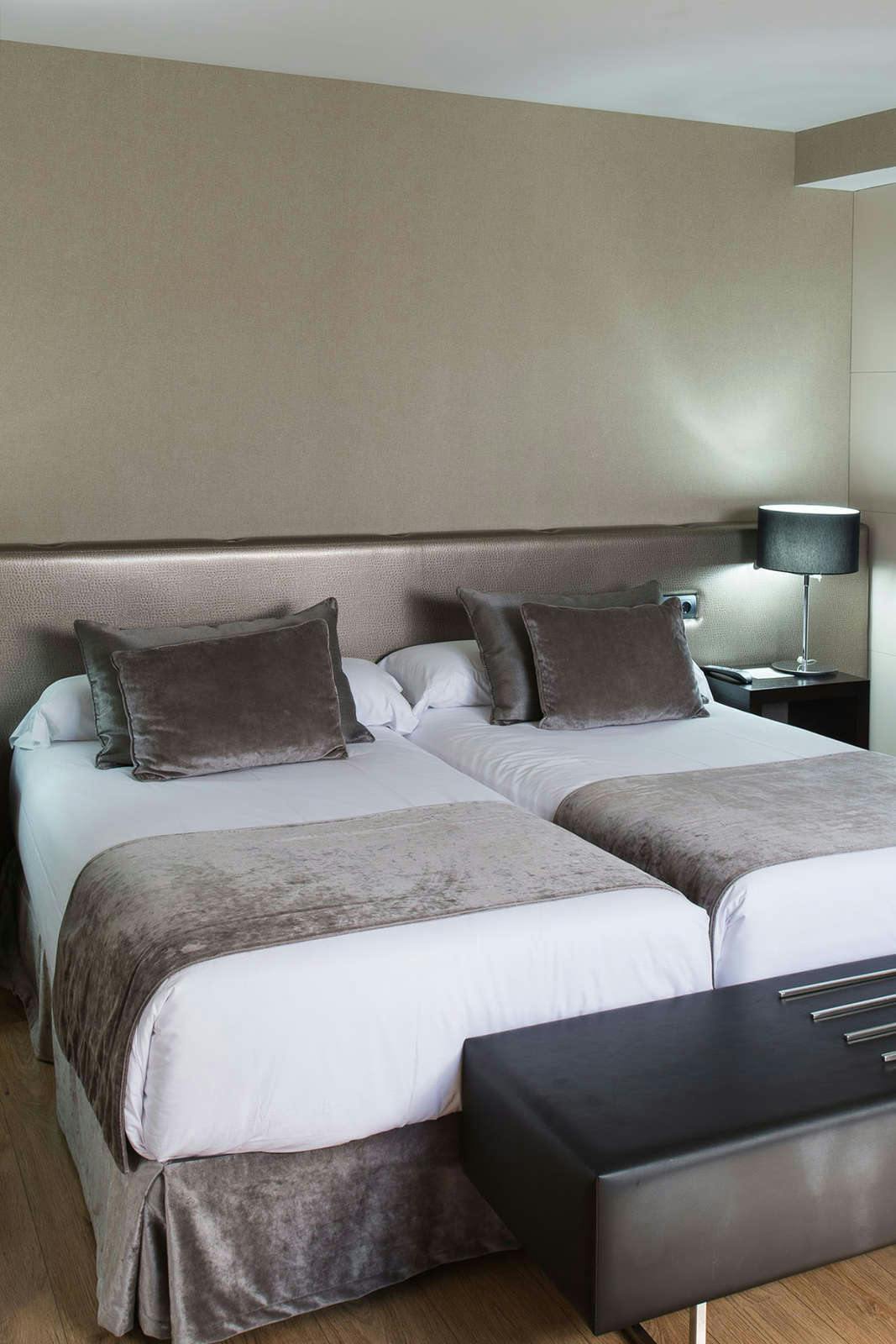 Hotel Catalonia Avinyo photo 5