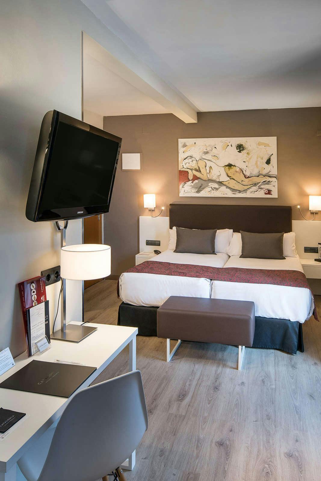 Hotel Catalonia Castellnou photo 4